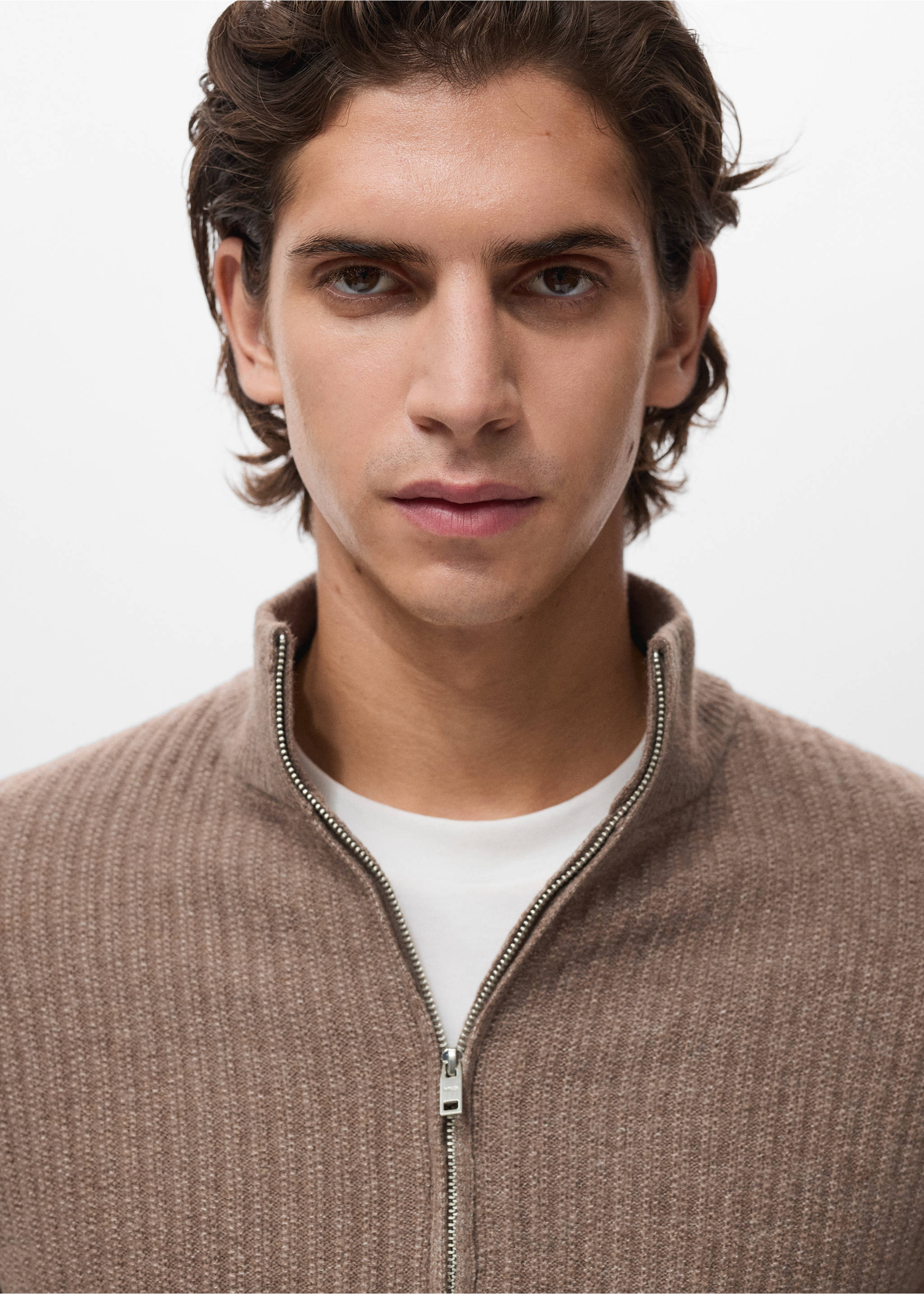 Ribbed-knit cardigan with zip - Details of the article 1, Medium Brown. Ref: 17047897-00.
