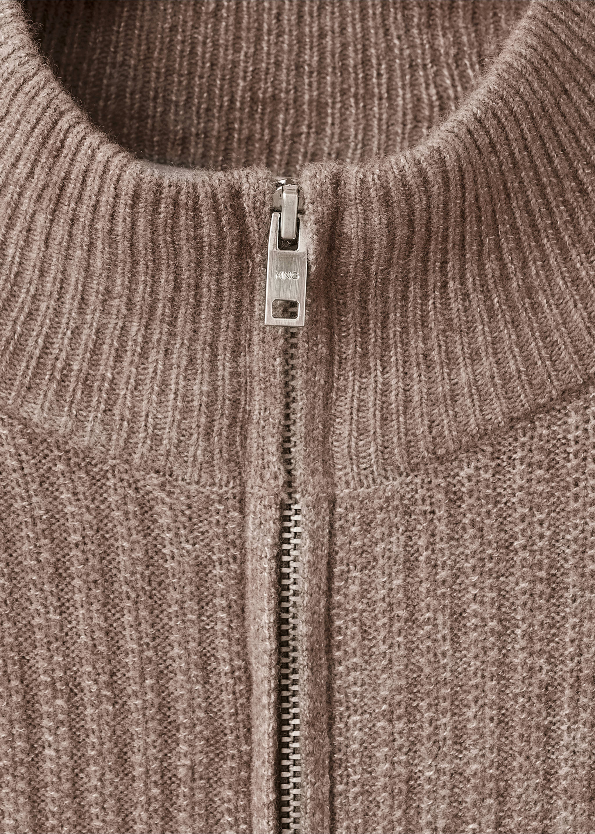 Ribbed-knit cardigan with zip - Details of the article 8, Medium Brown. Ref: 17047897-00.