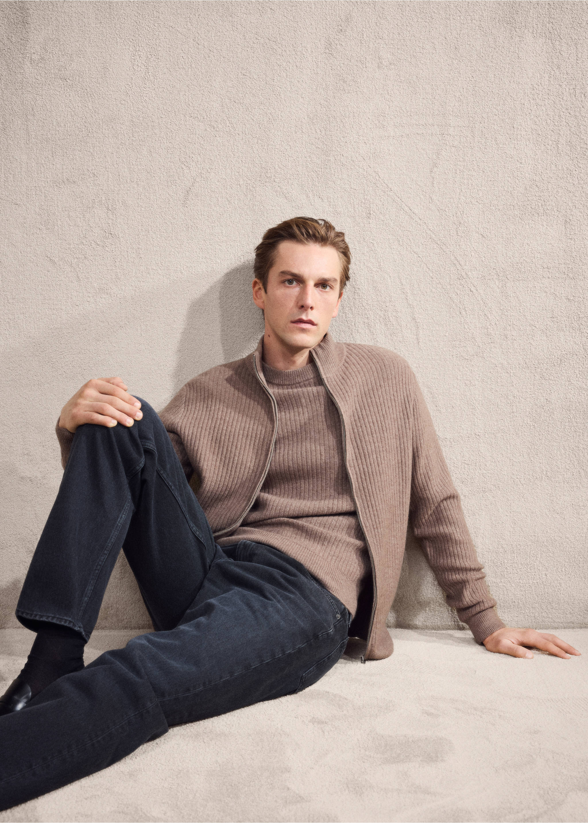 Ribbed-knit cardigan with zip - Details of the article 3, Medium Brown. Ref: 17047897-00.