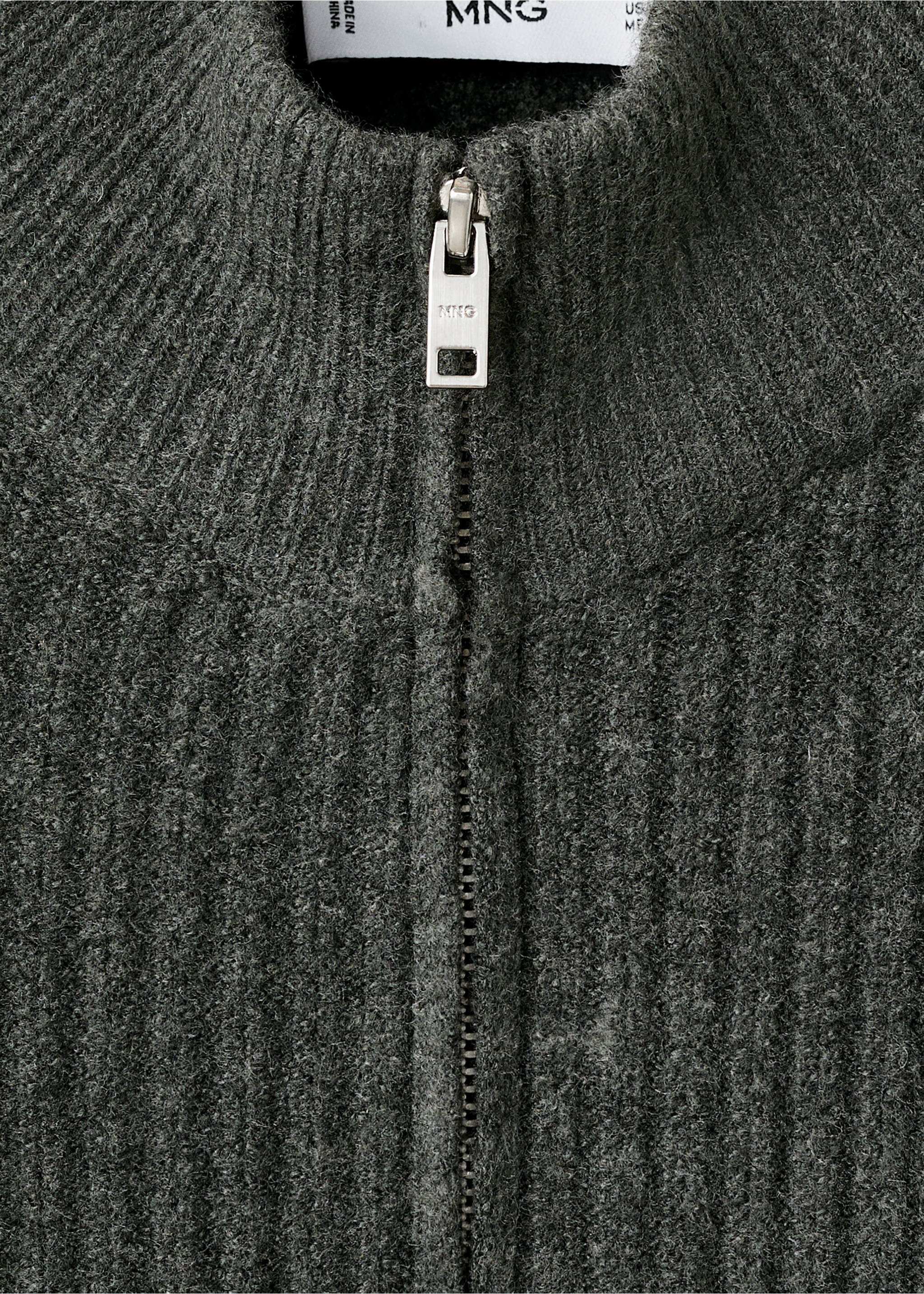 Ribbed-knit cardigan with zip - Details of the article 8, Dark Green. Ref: 17047897-00.