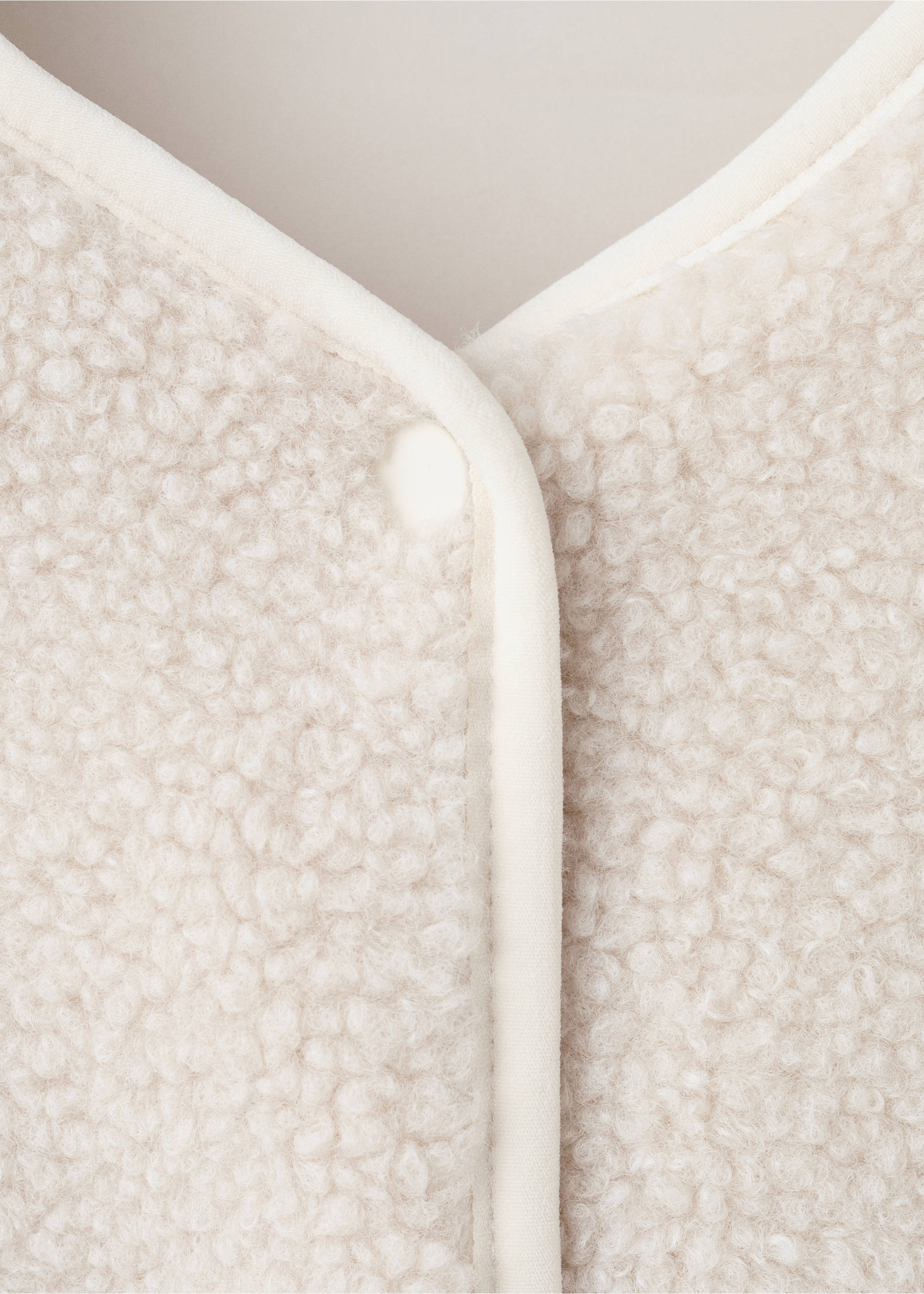 Shearling-effect jacket - Details of the article 8, Ecru. Ref: 17047898-00.