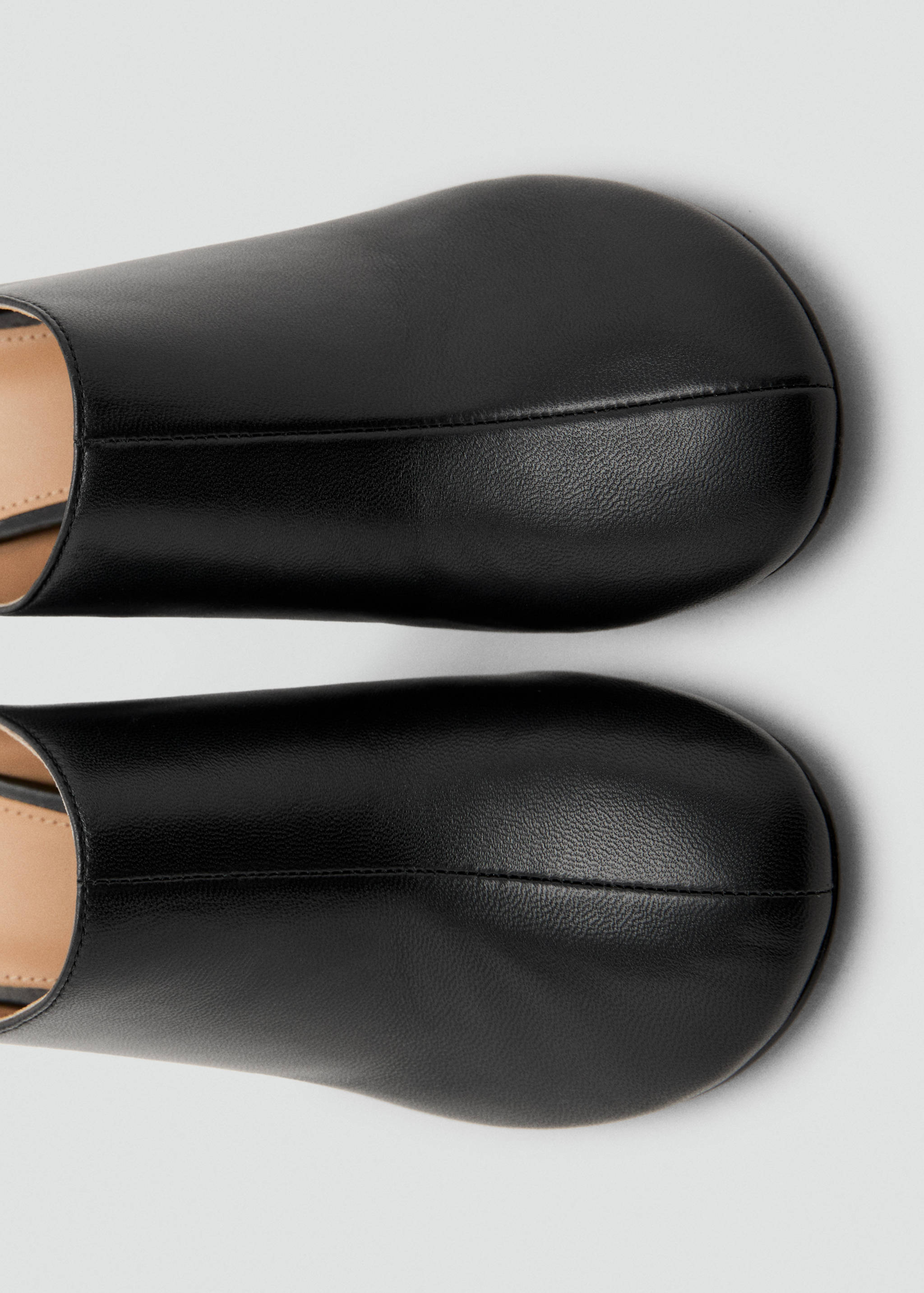 Leather heeled clogs - Details of the article 1