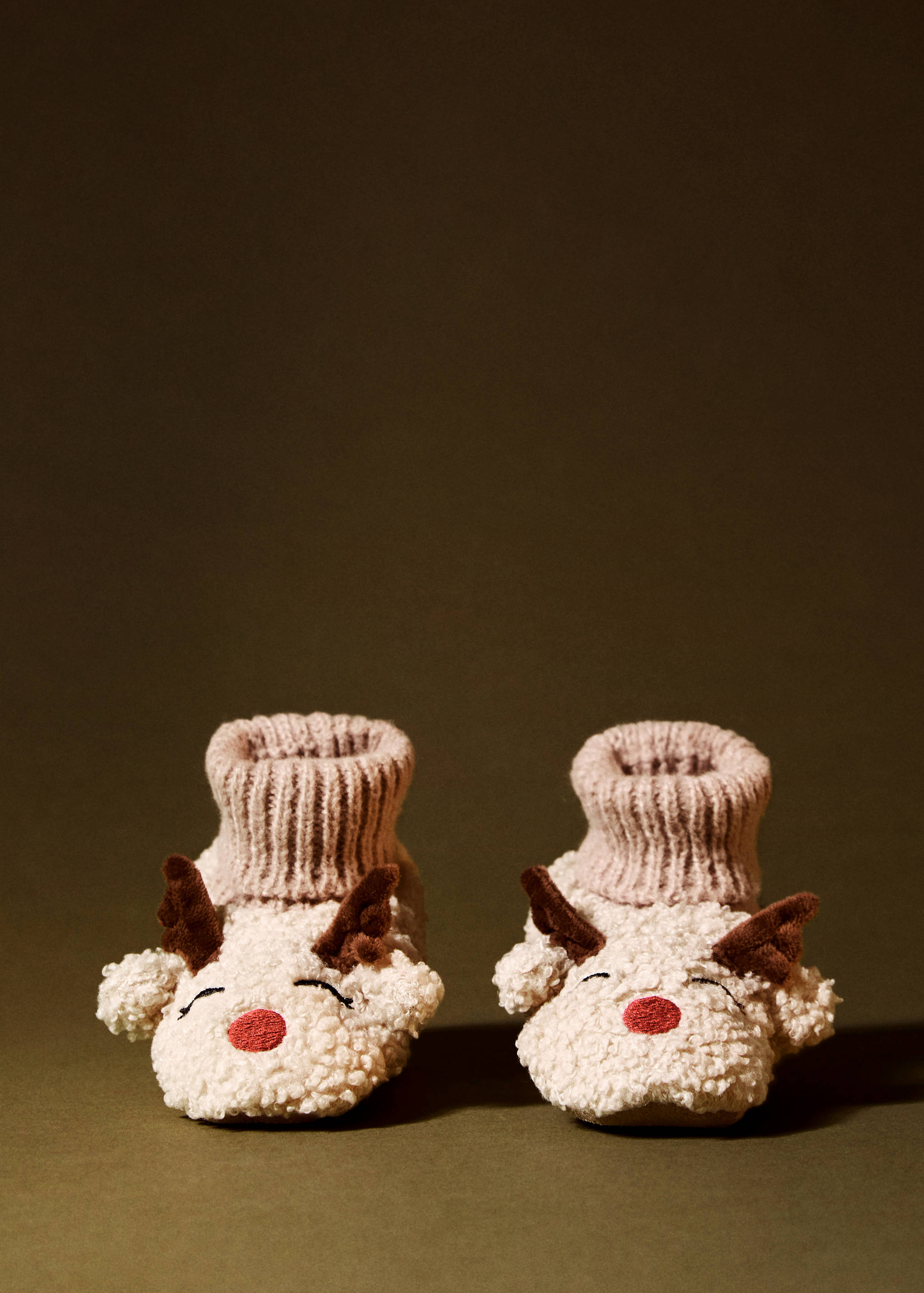 Reindeer lambskin booties - General plane