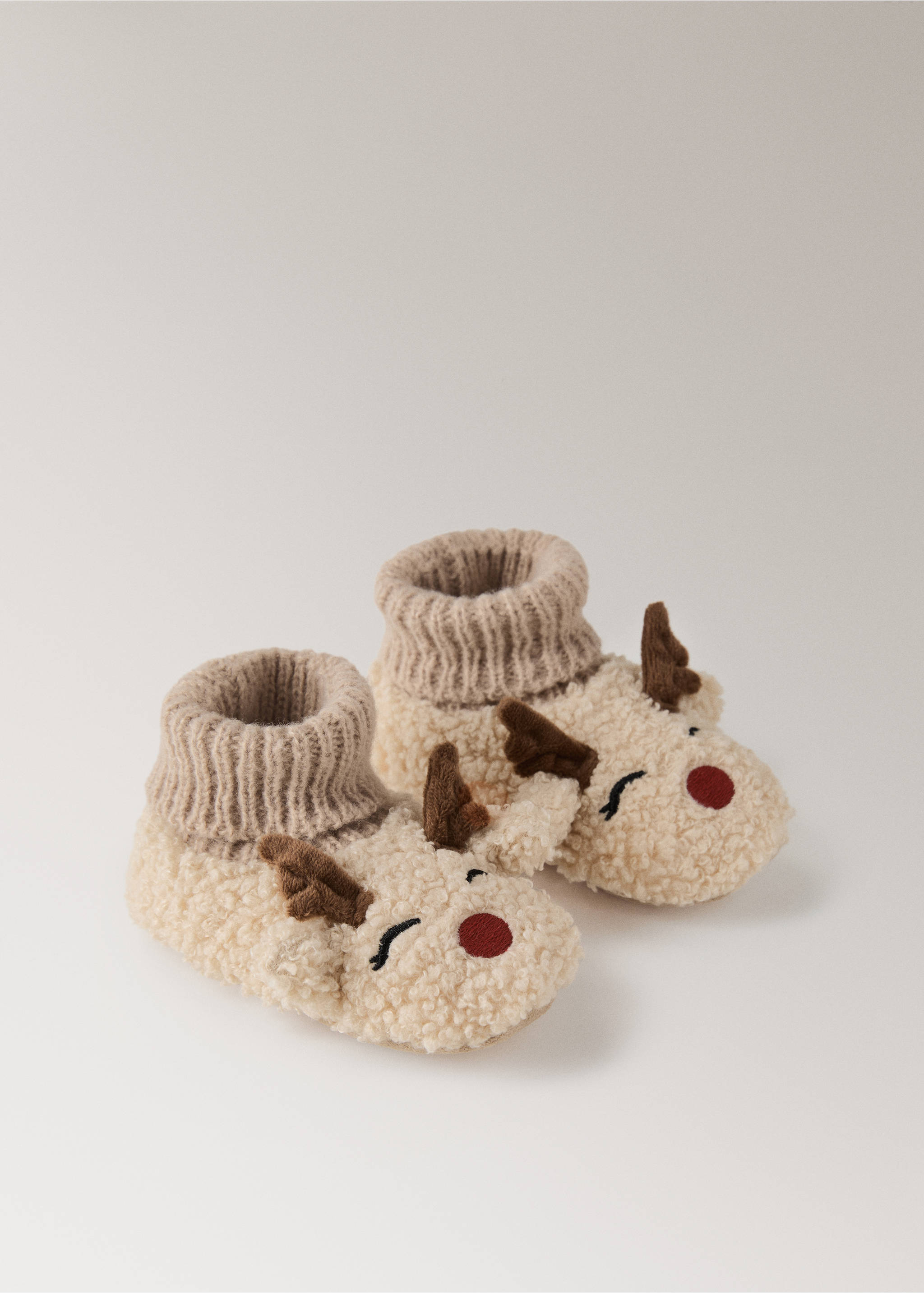 Reindeer lambskin booties - Details of the article 1, Sand. Ref: 17047904-00.