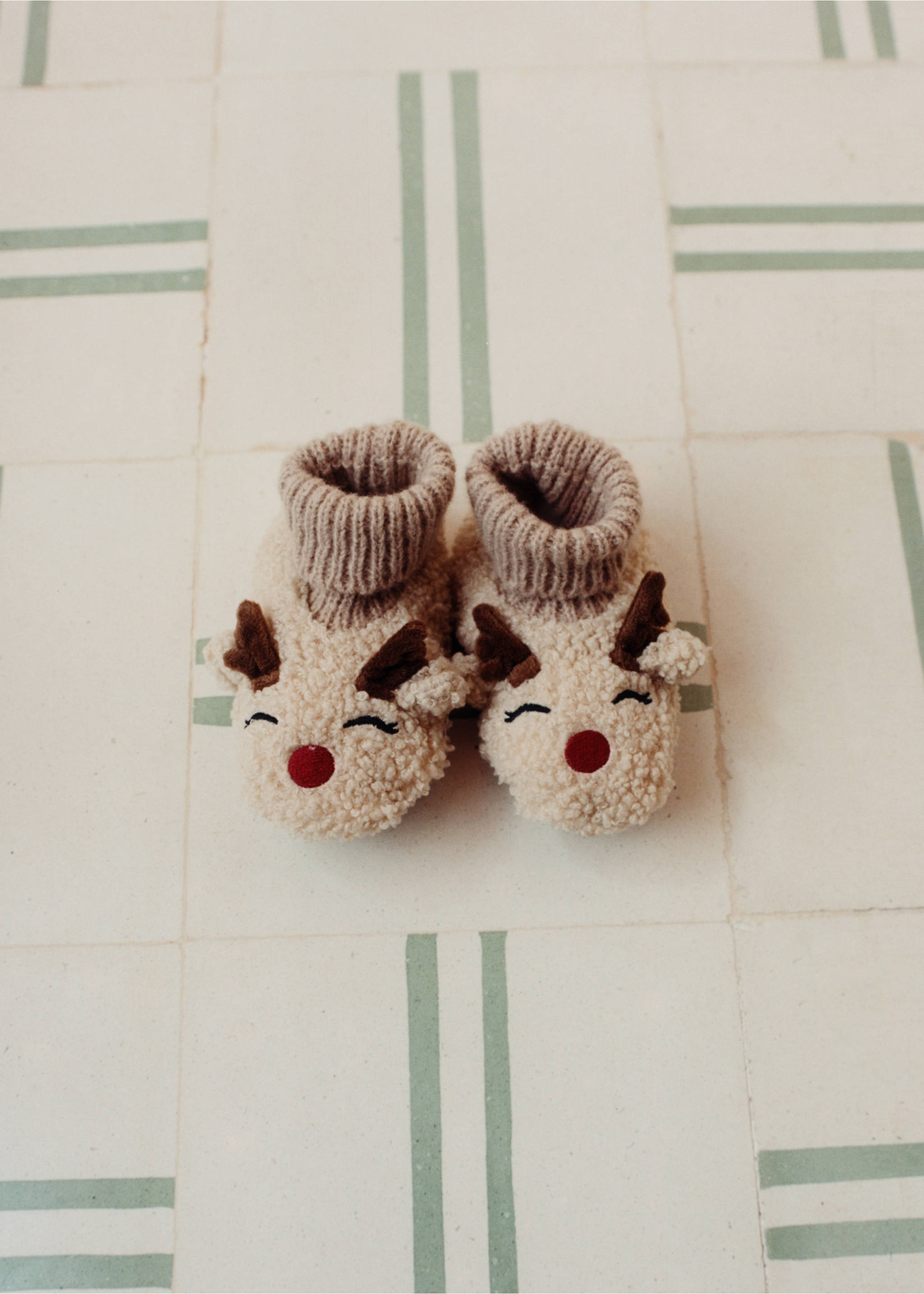 Reindeer lambskin booties - Details of the article 6, Sand. Ref: 17047904-00.