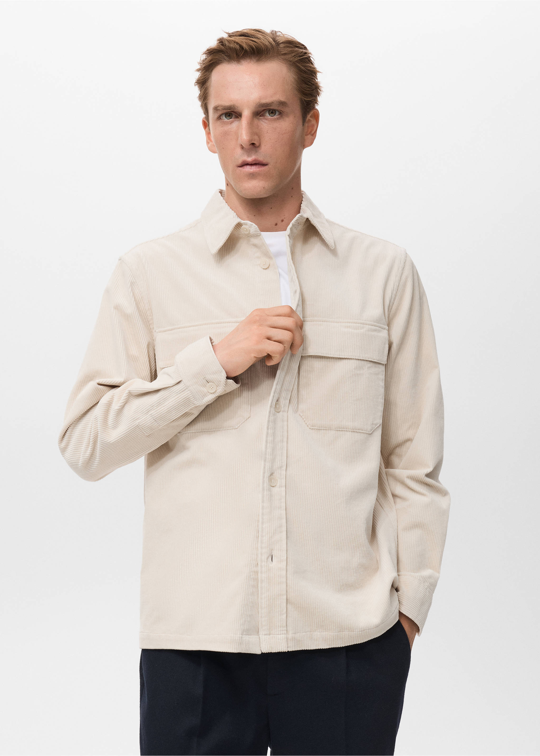 Off-white corduroy jacket with chest pockets and a shirt collar., Ecru. Ref: 17047905-00.