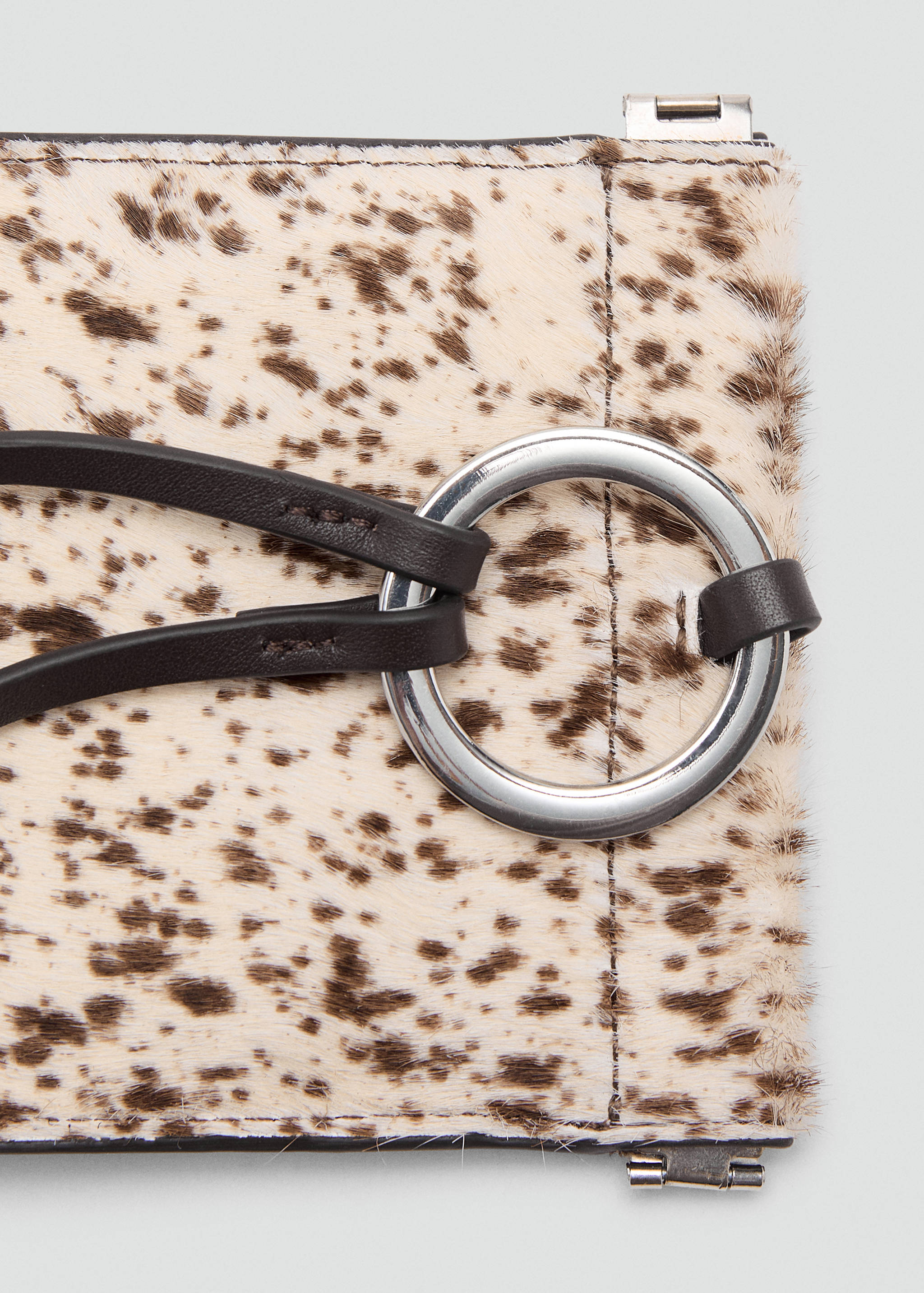 Leather and fur mobile phone case - Details of the article 2