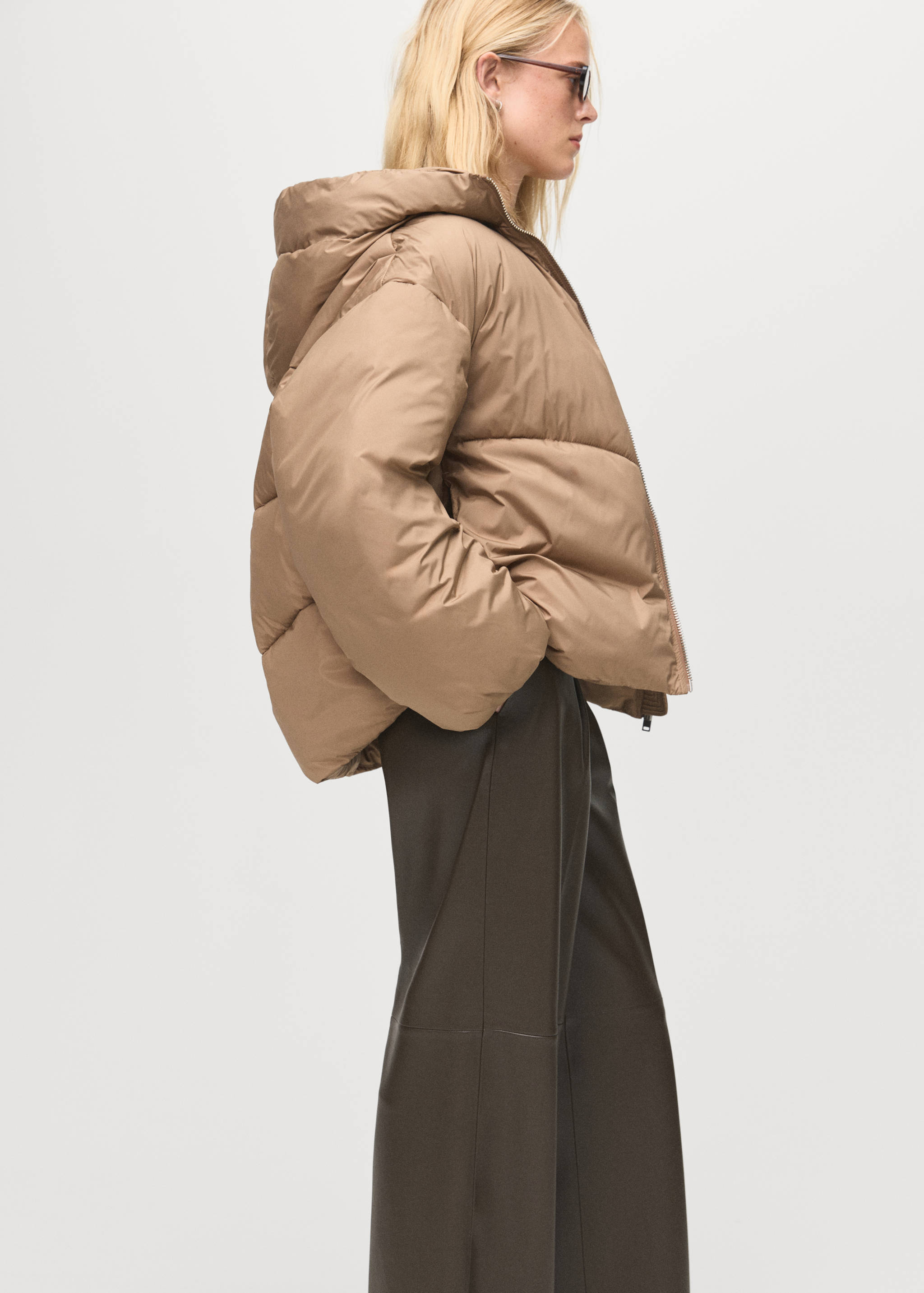 Short oversized anorak with hood - Details of the article 3