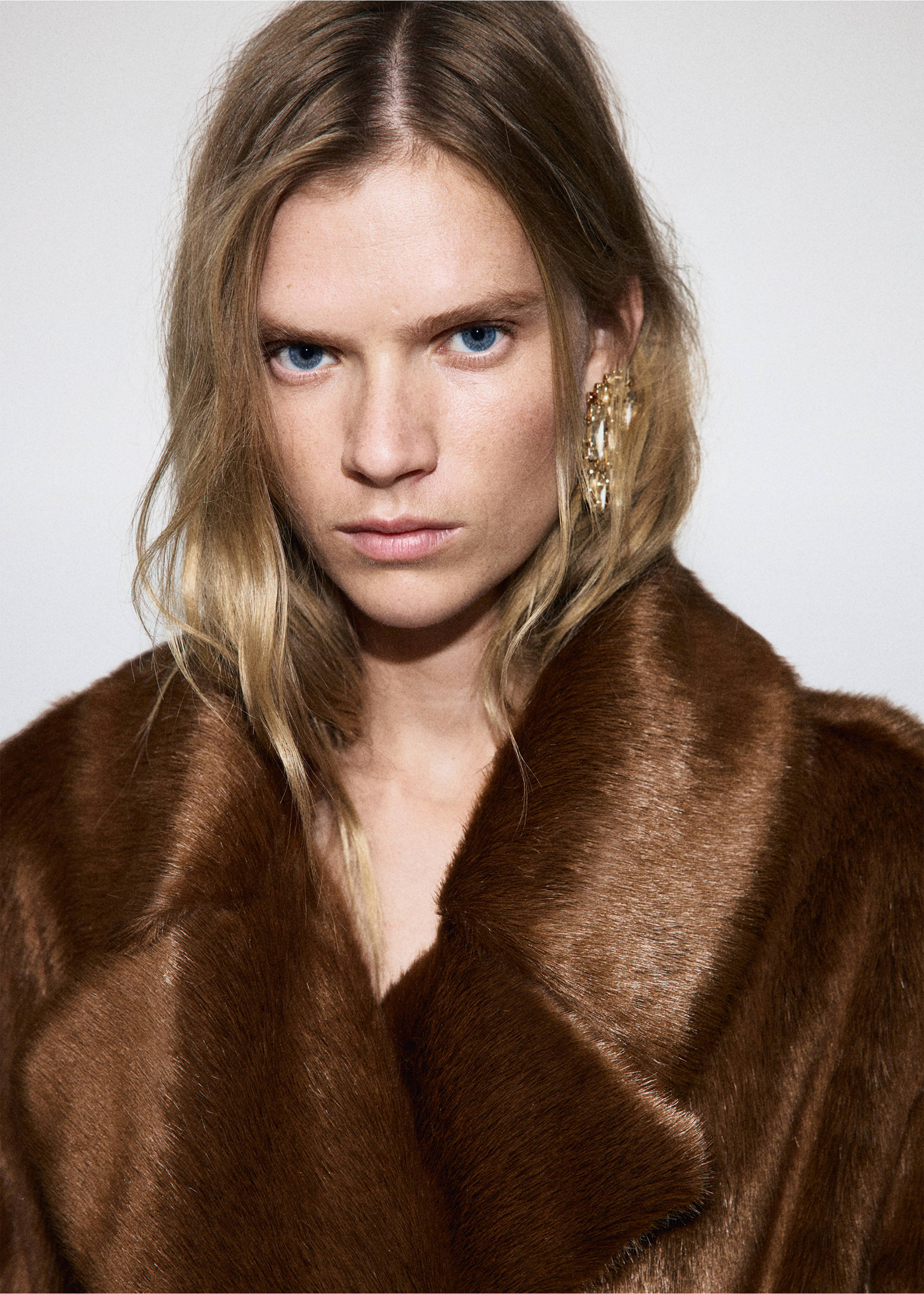 Faux-fur coat with belt - Details of the article 1, Medium Brown. Ref: 17048271-00.