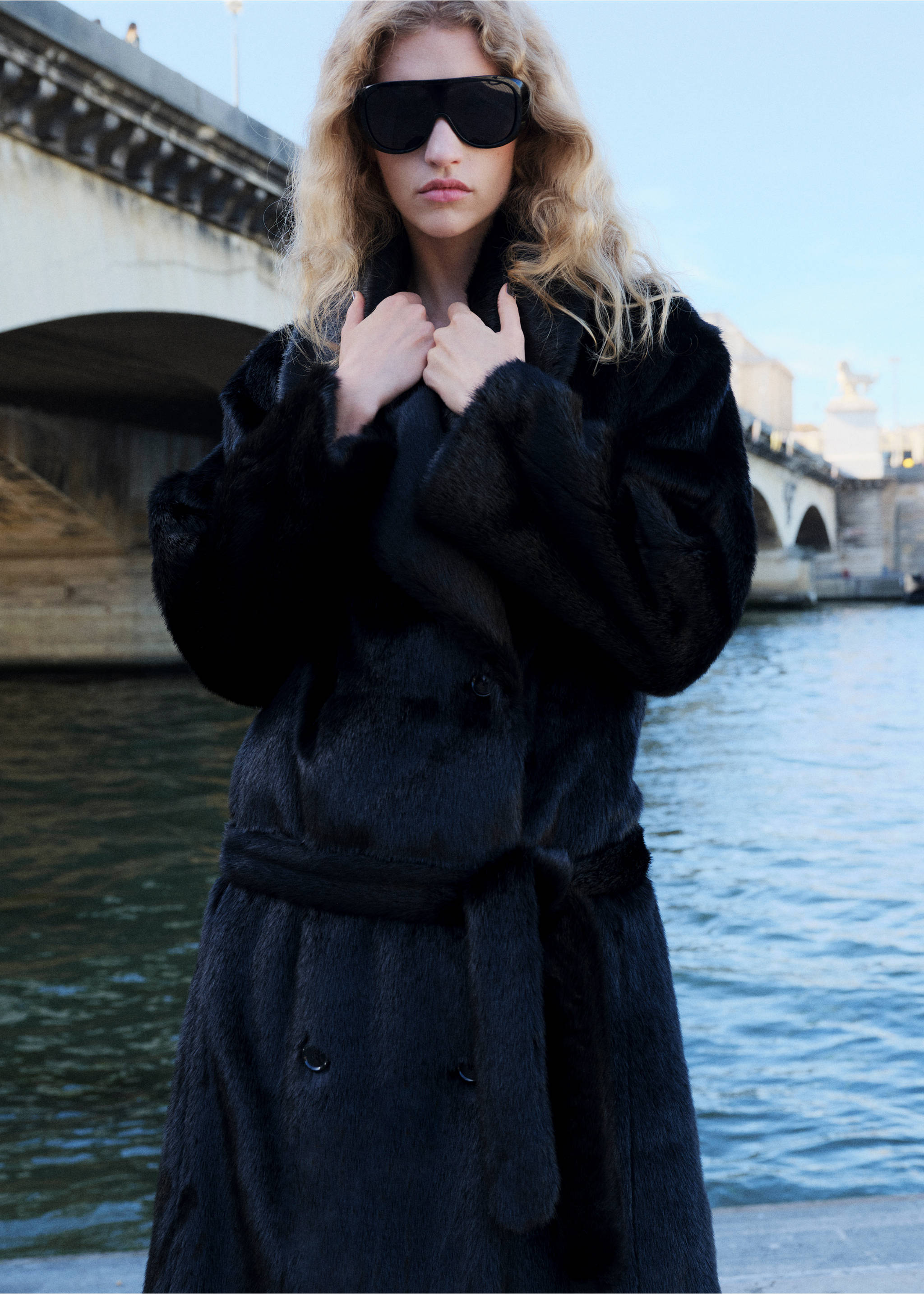 Faux-fur coat with belt - Medium plane, Black. Ref: 17048271-00.