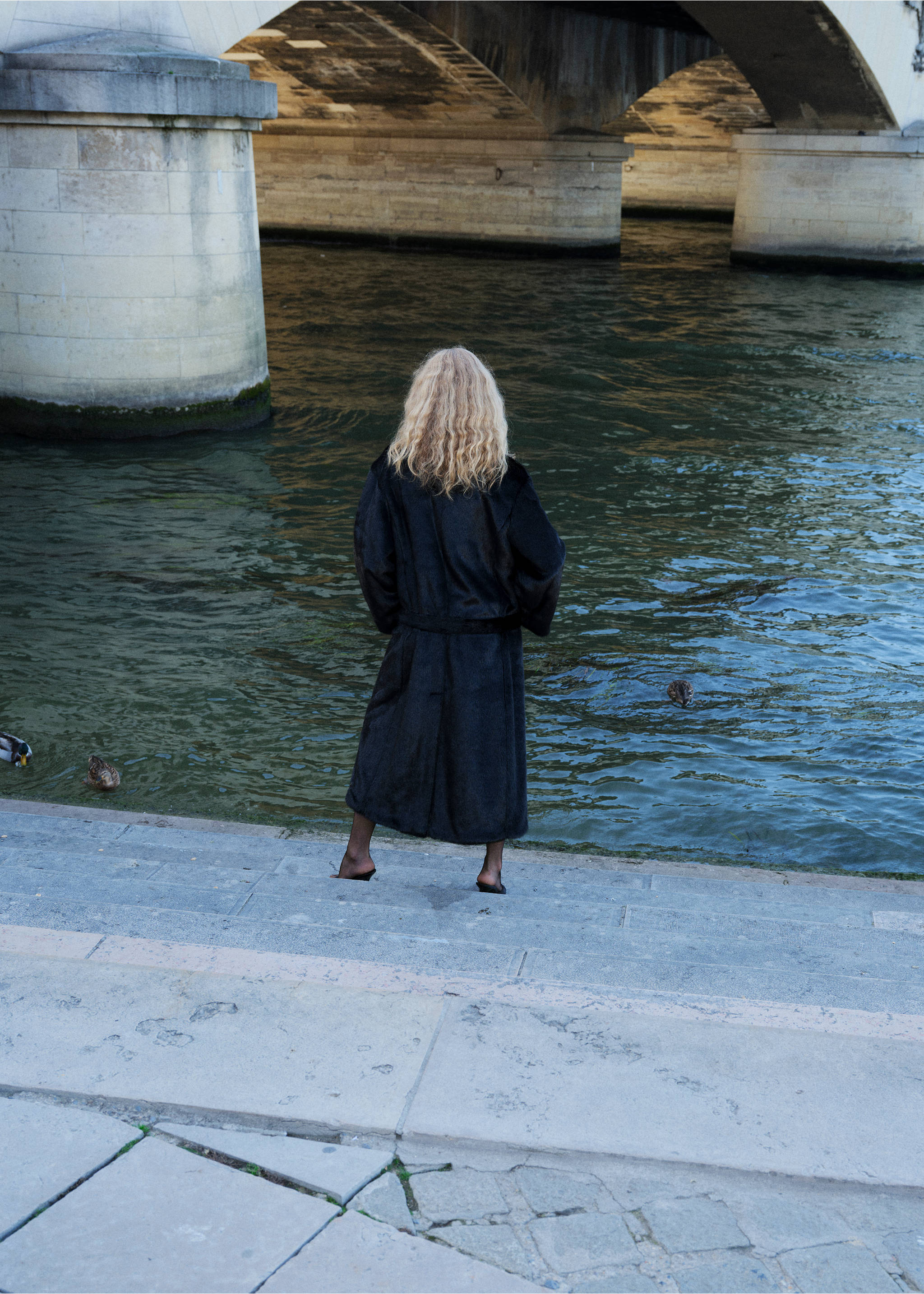Faux-fur coat with belt - Reverse of the article, Black. Ref: 17048271-00.