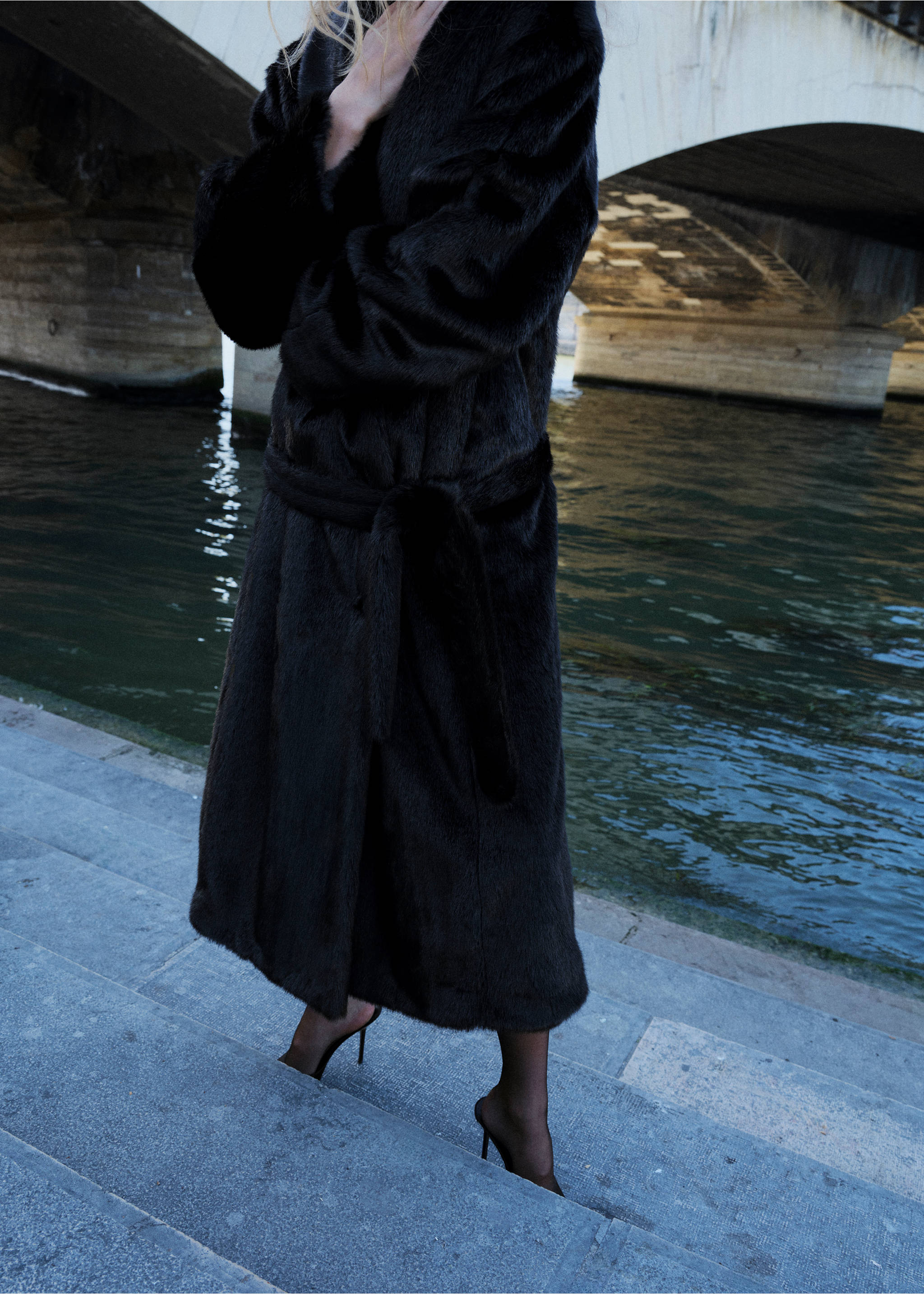 Faux-fur coat with belt - Details of the article 3, Black. Ref: 17048271-00.