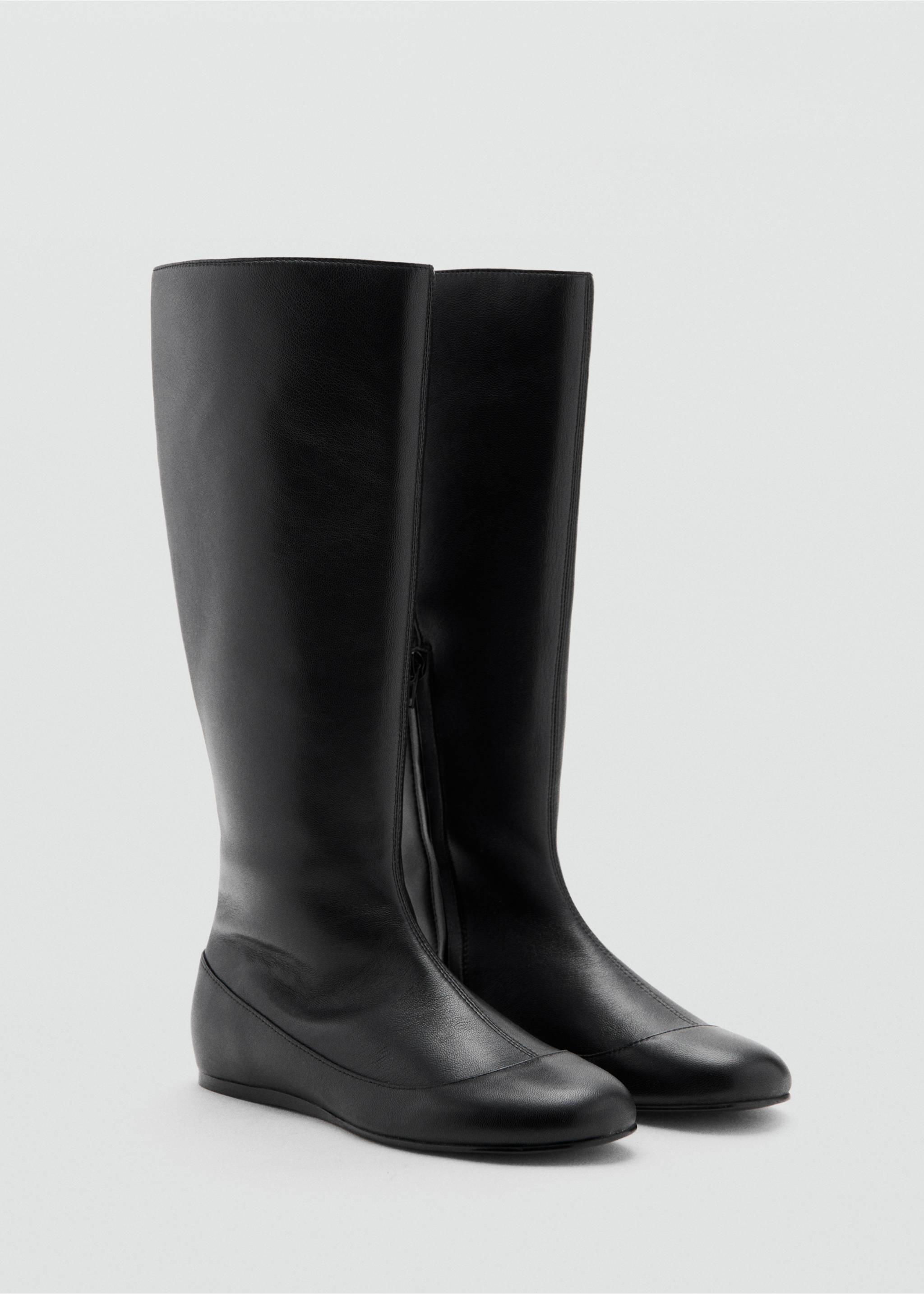 Pair of black knee-high leather boots with flat soles and rounded toes., Black. Ref: 17048272-00.