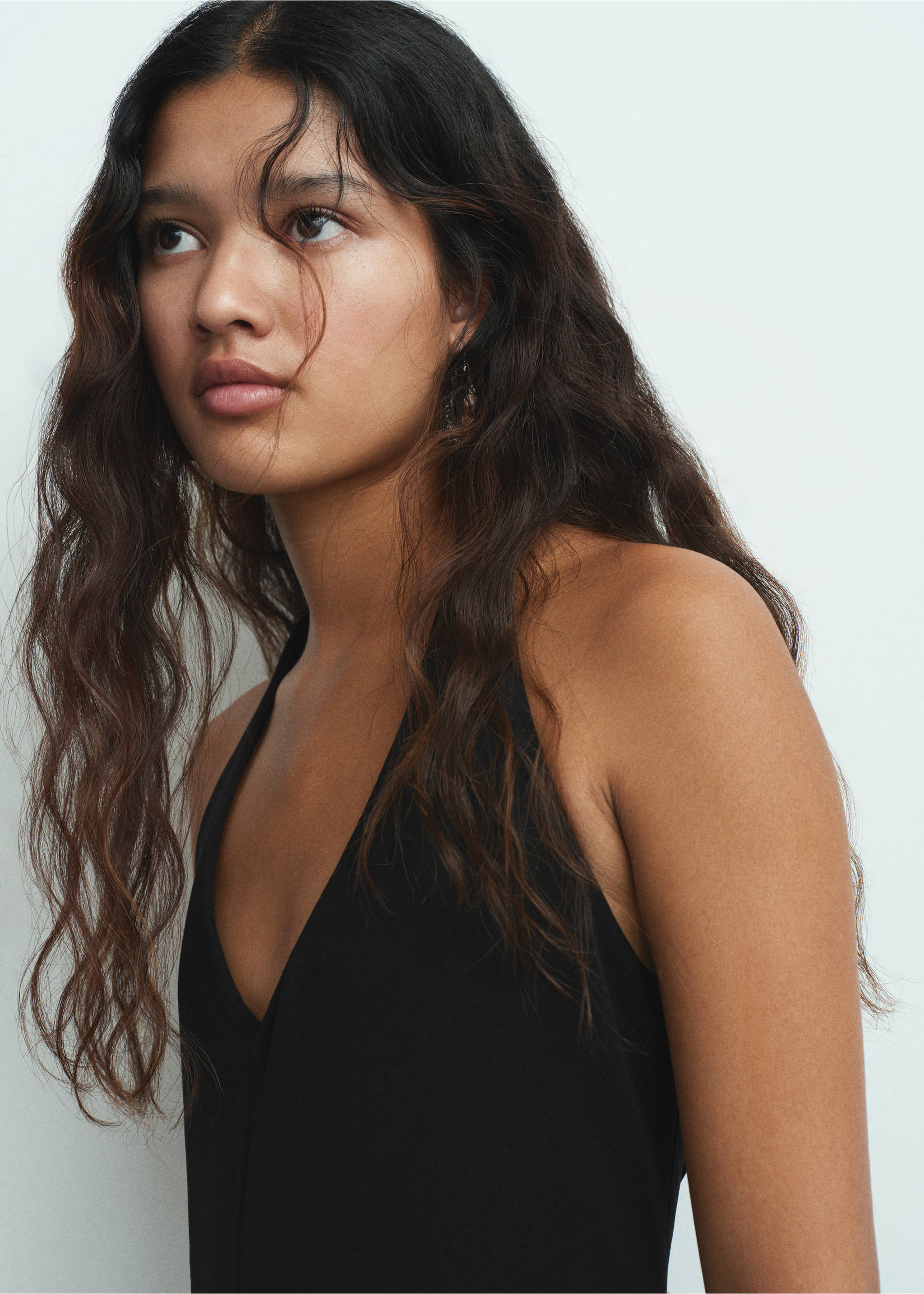 Langer Neckholder-Jumpsuit - Detail des Artikels 1, Schwarz. Ref: 17048273-00.