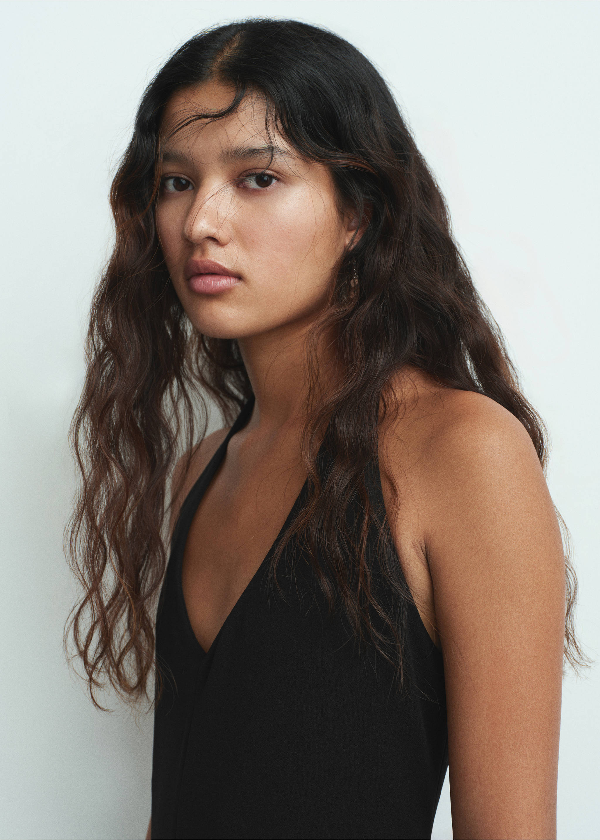 Langer Neckholder-Jumpsuit - Detail des Artikels 3, Schwarz. Ref: 17048273-00.