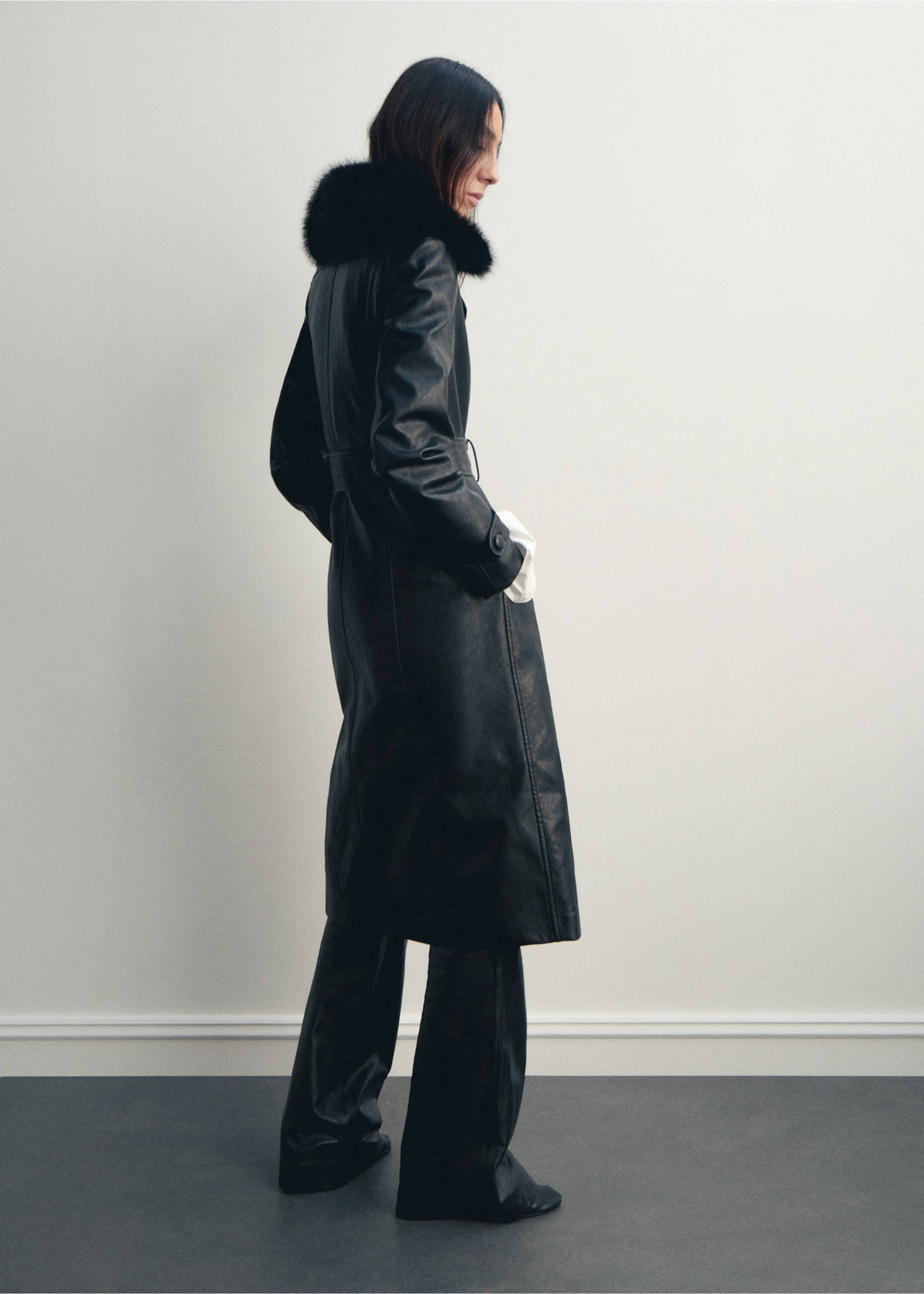 Faux-leather coat with fur collar - Reverse of the article, Black. Ref: 17048282-00.
