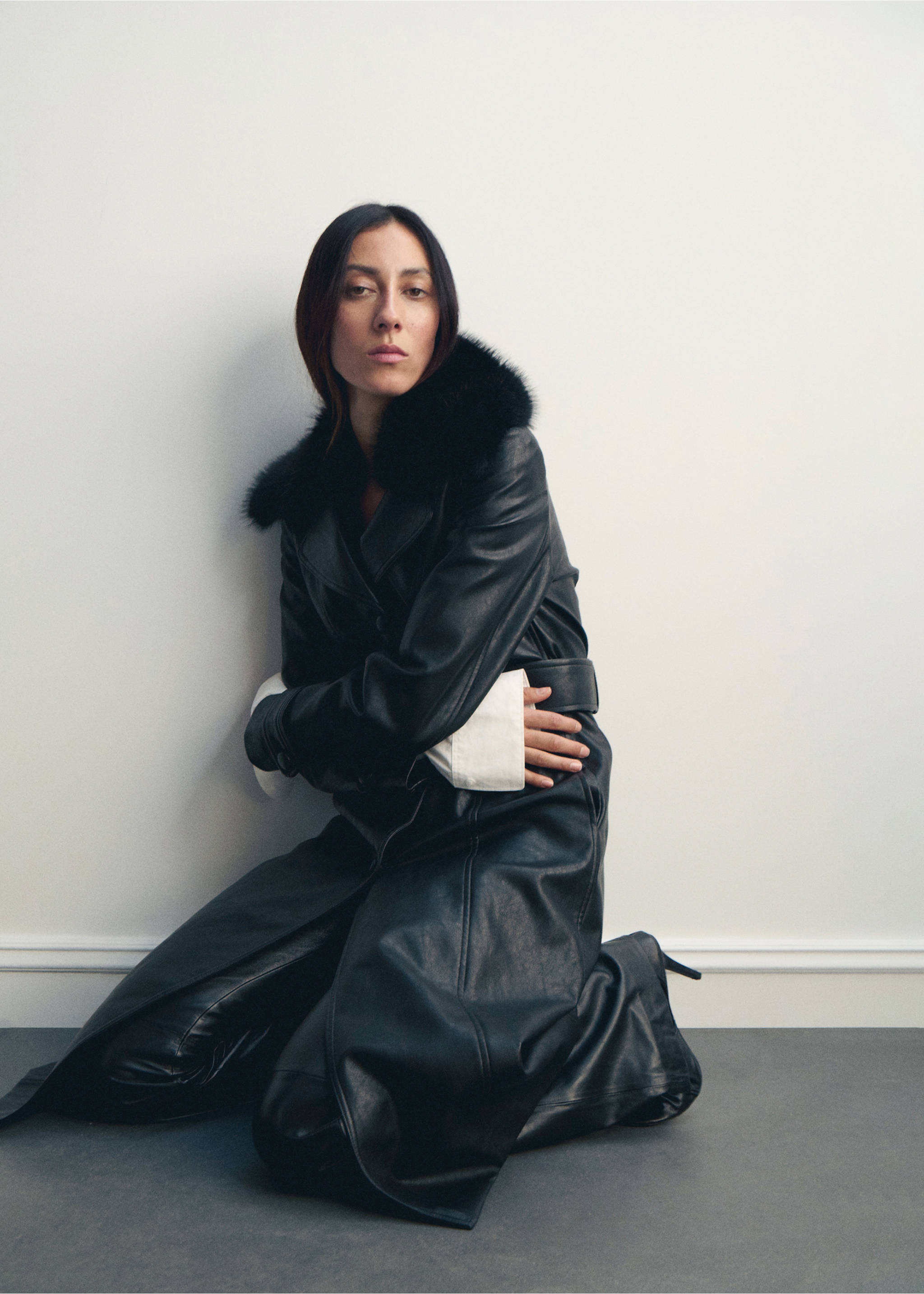 Faux-leather coat with fur collar - Details of the article 2, Black. Ref: 17048282-00.