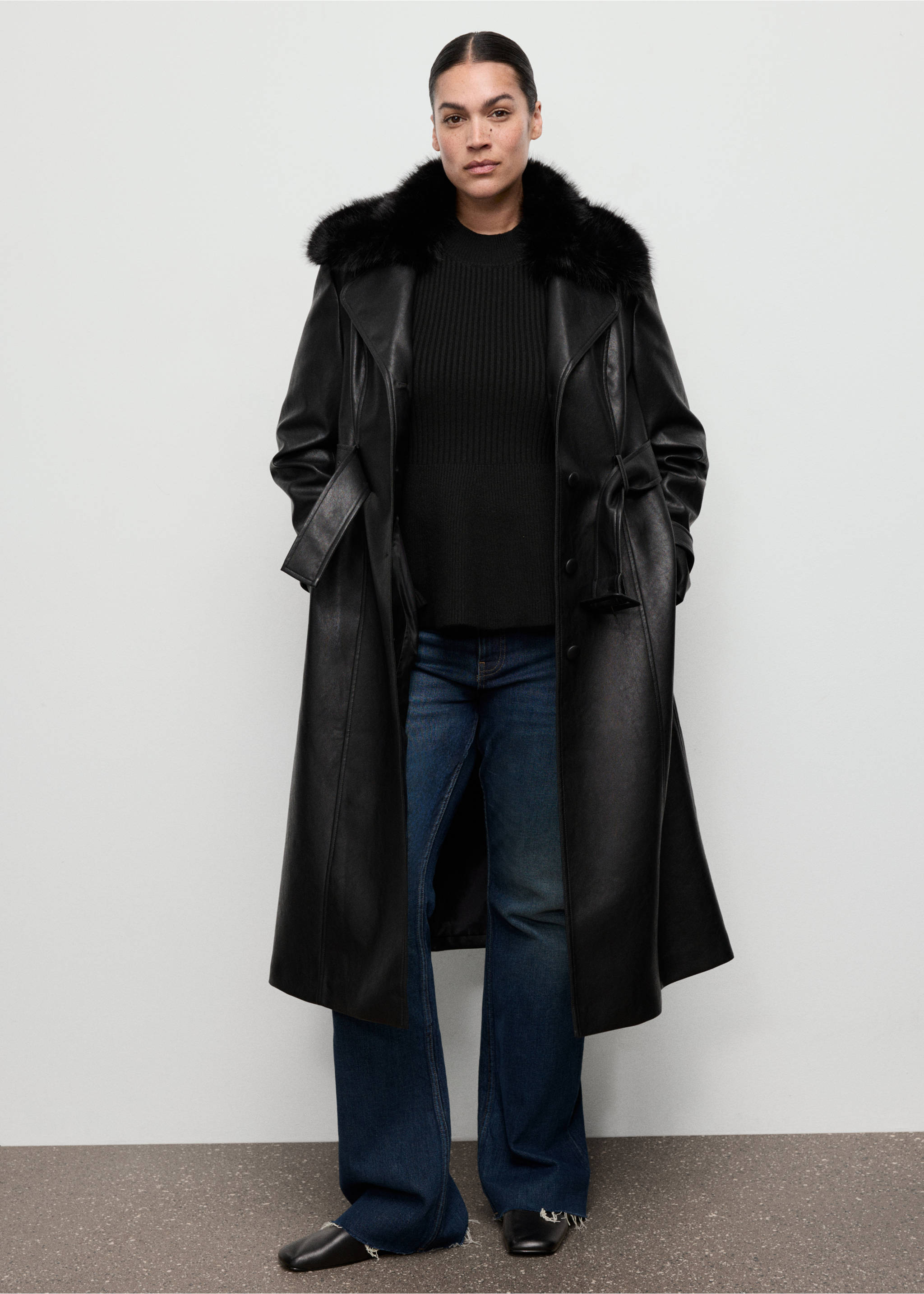 Faux-leather coat with fur collar - Details of the article 3, Black. Ref: 17048282-00.