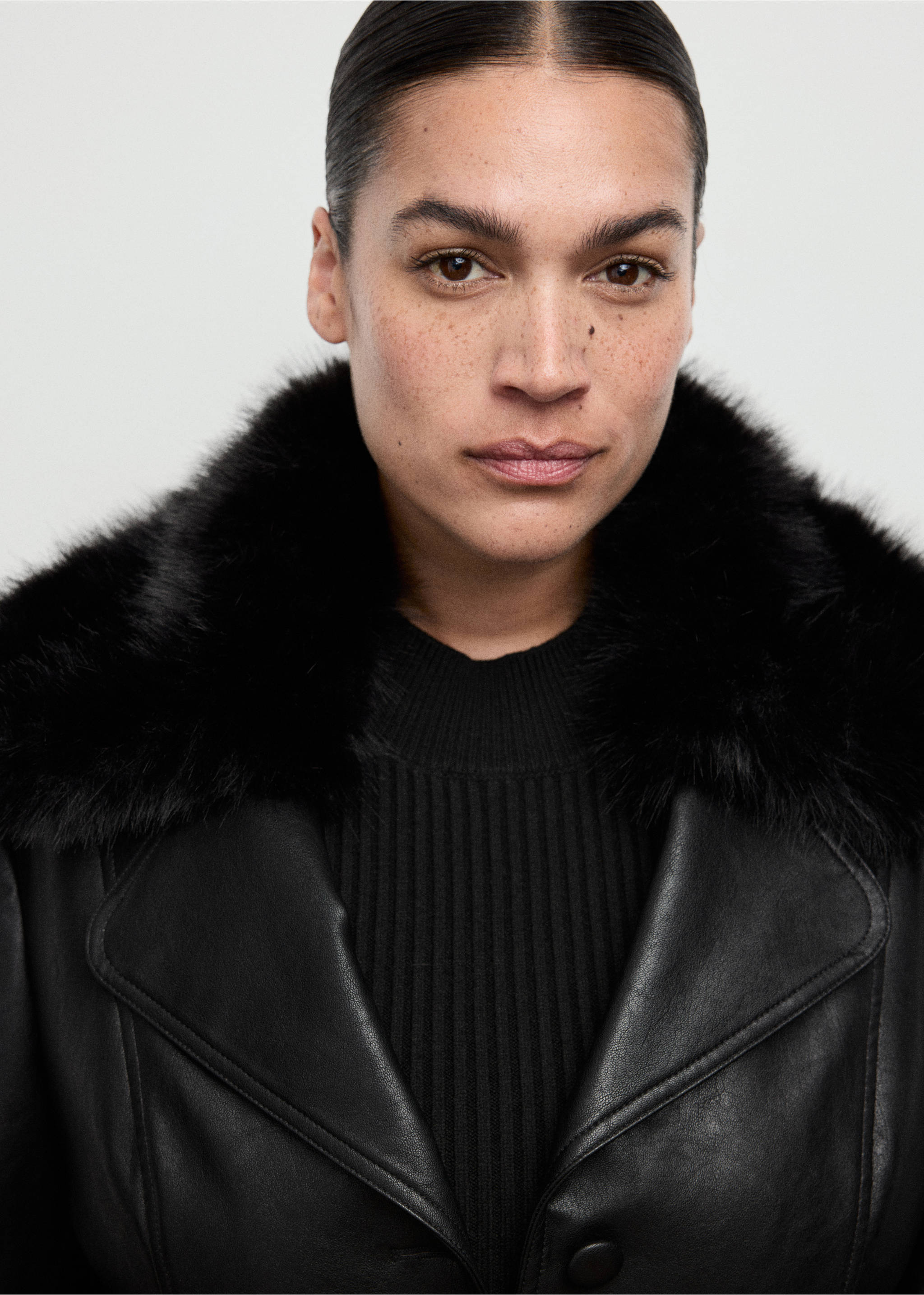 Faux-leather coat with fur collar - Details of the article 4, Black. Ref: 17048282-00.