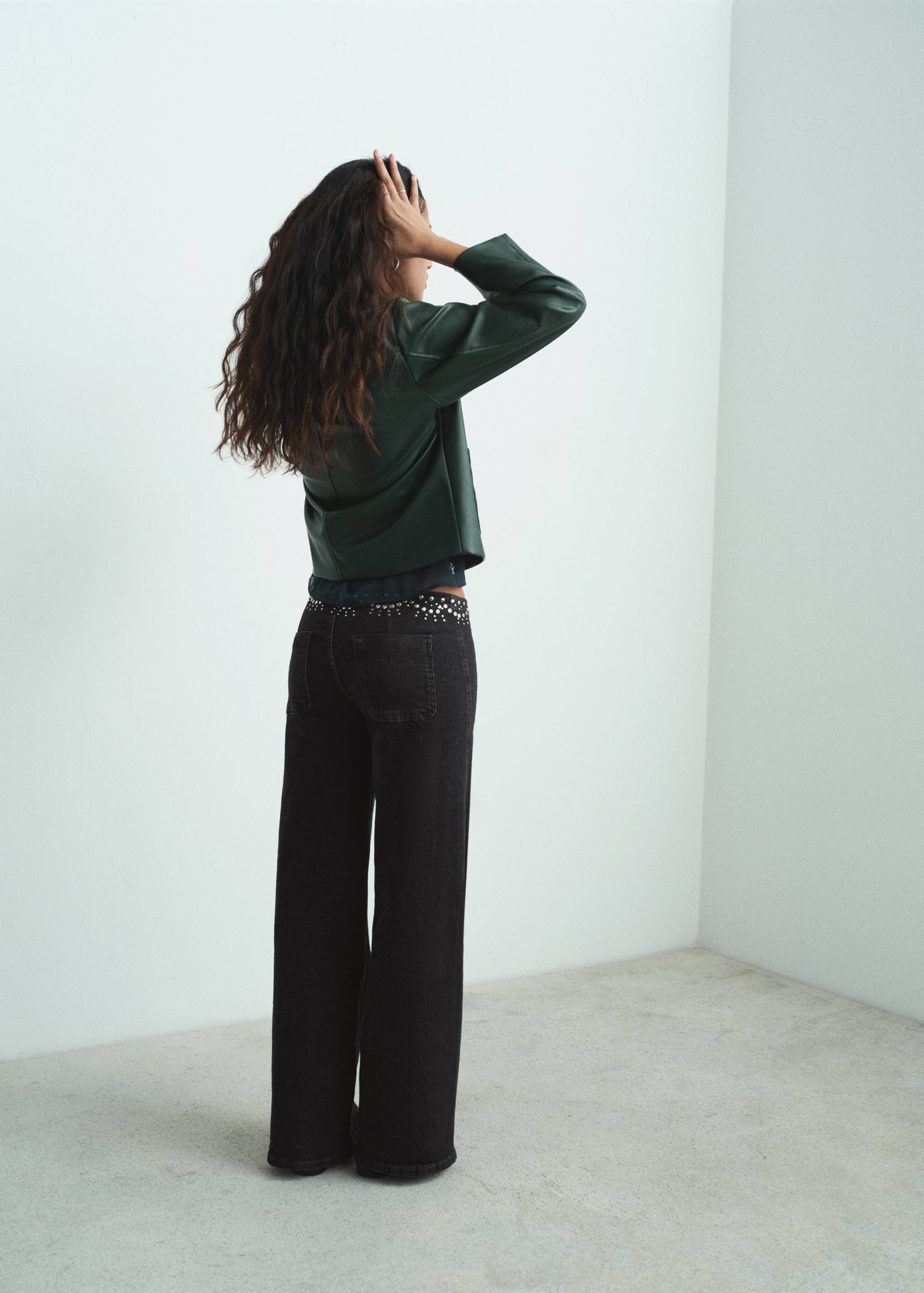 Jean taille basse à clous - Verso de l’article