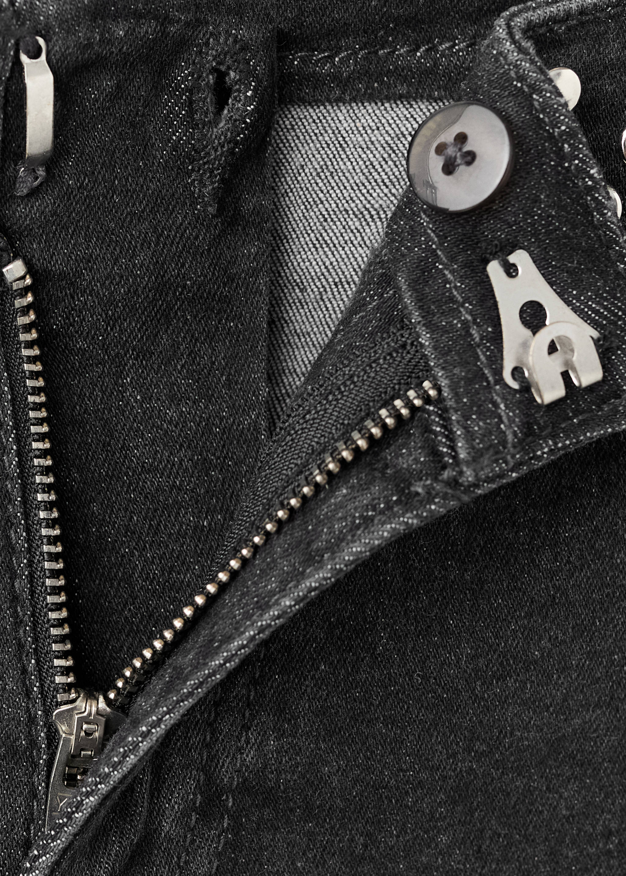 Jean taille basse à clous - Détail de l'article 8