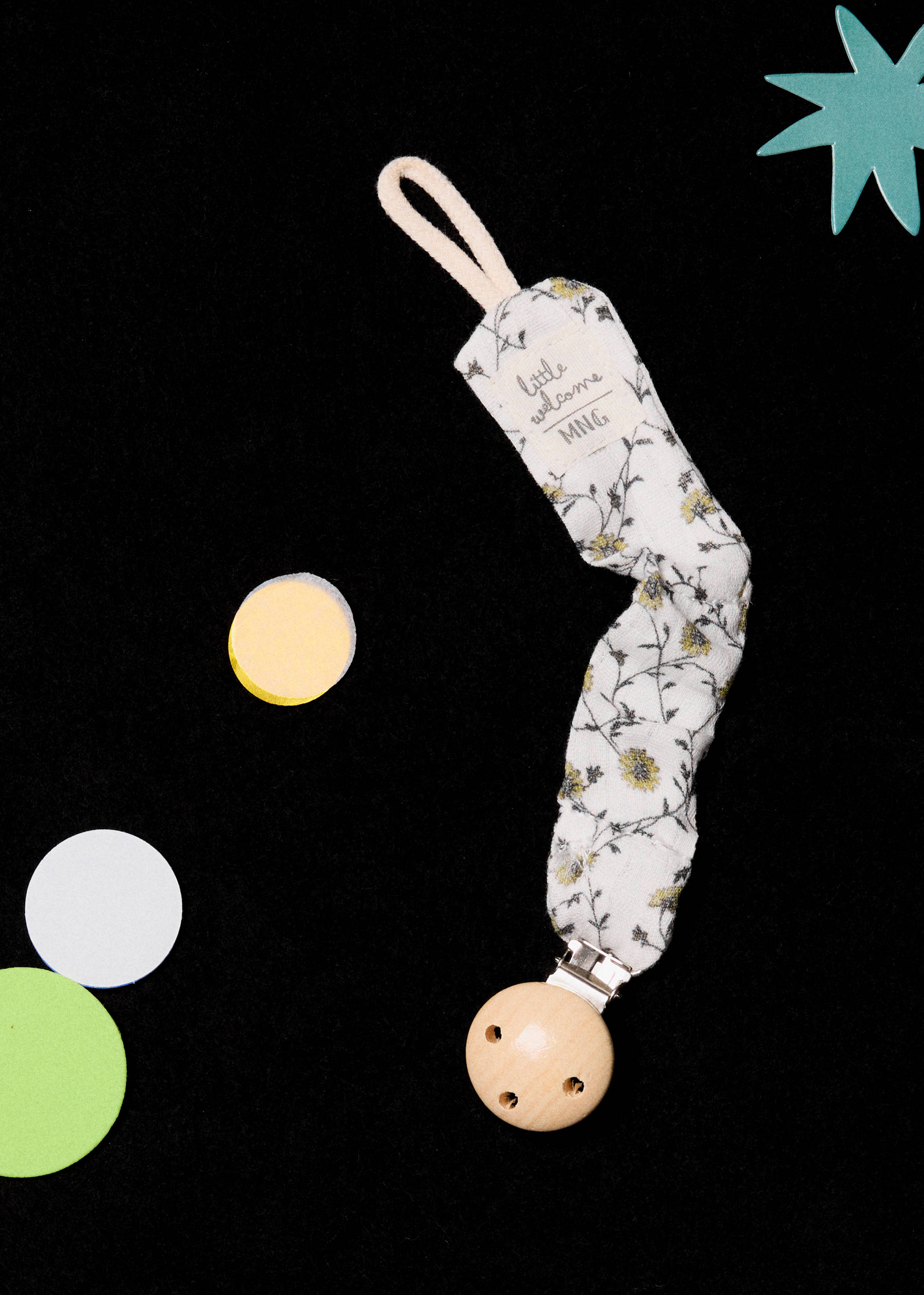 Printed brooch pacifier holder - Details of the article 5, Off White. Ref: 17048637-00.