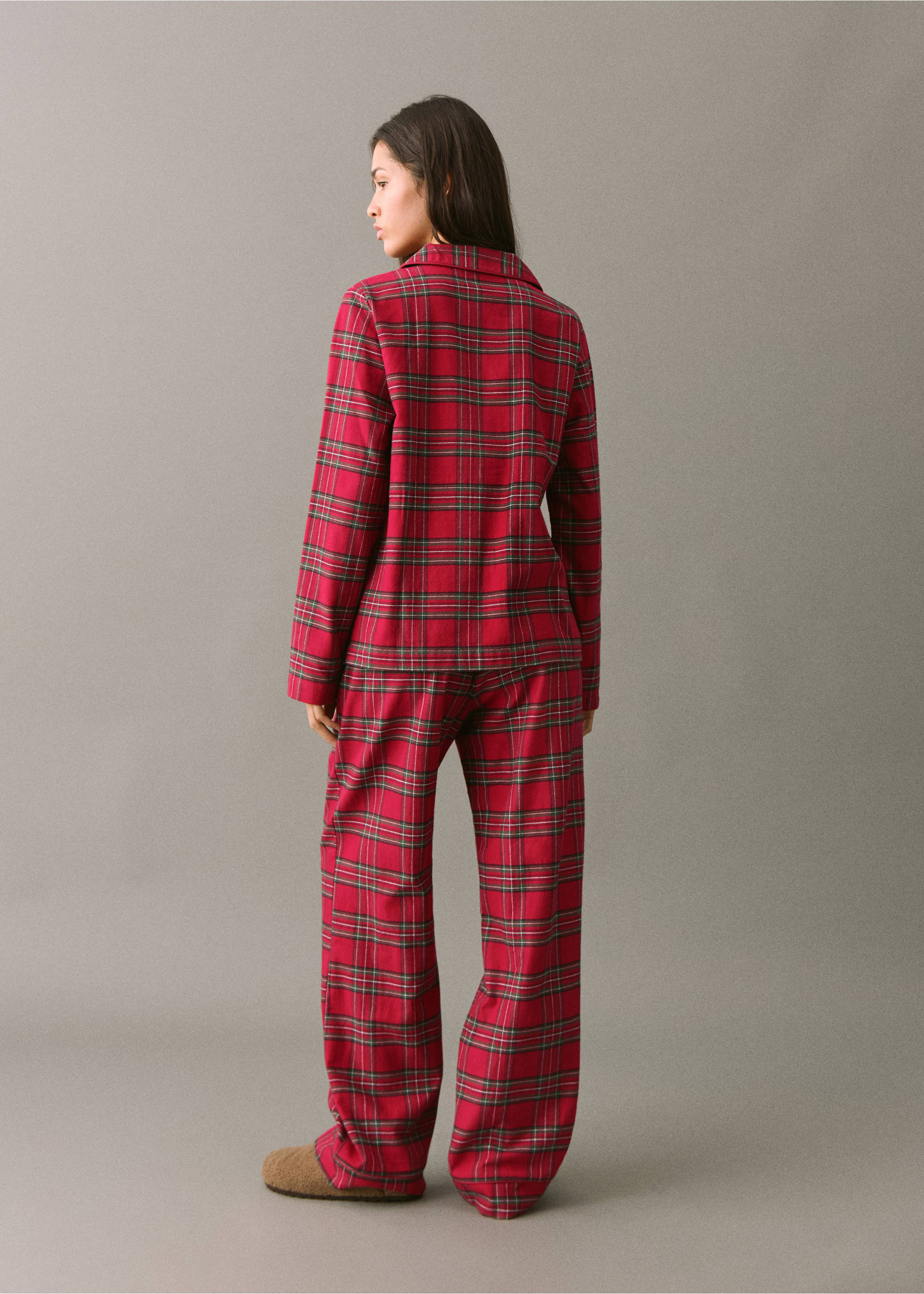 Checked cotton pyjamas - Reverse of the article, Red. Ref: 17049094-00.