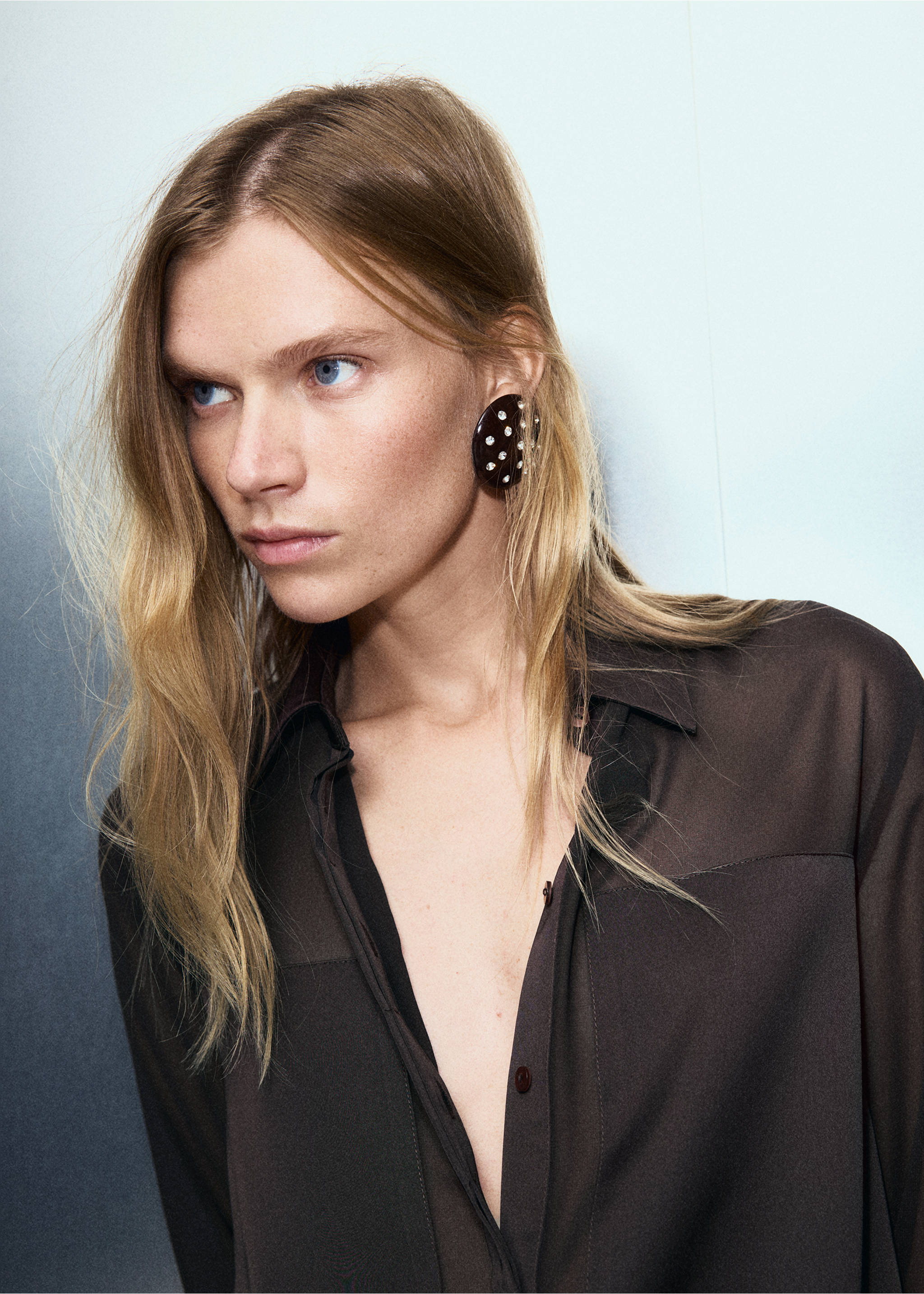 Halbtransparente Bluse mit Patches - Mittlere Ansicht, Schokolade. Ref: 17049104-00.