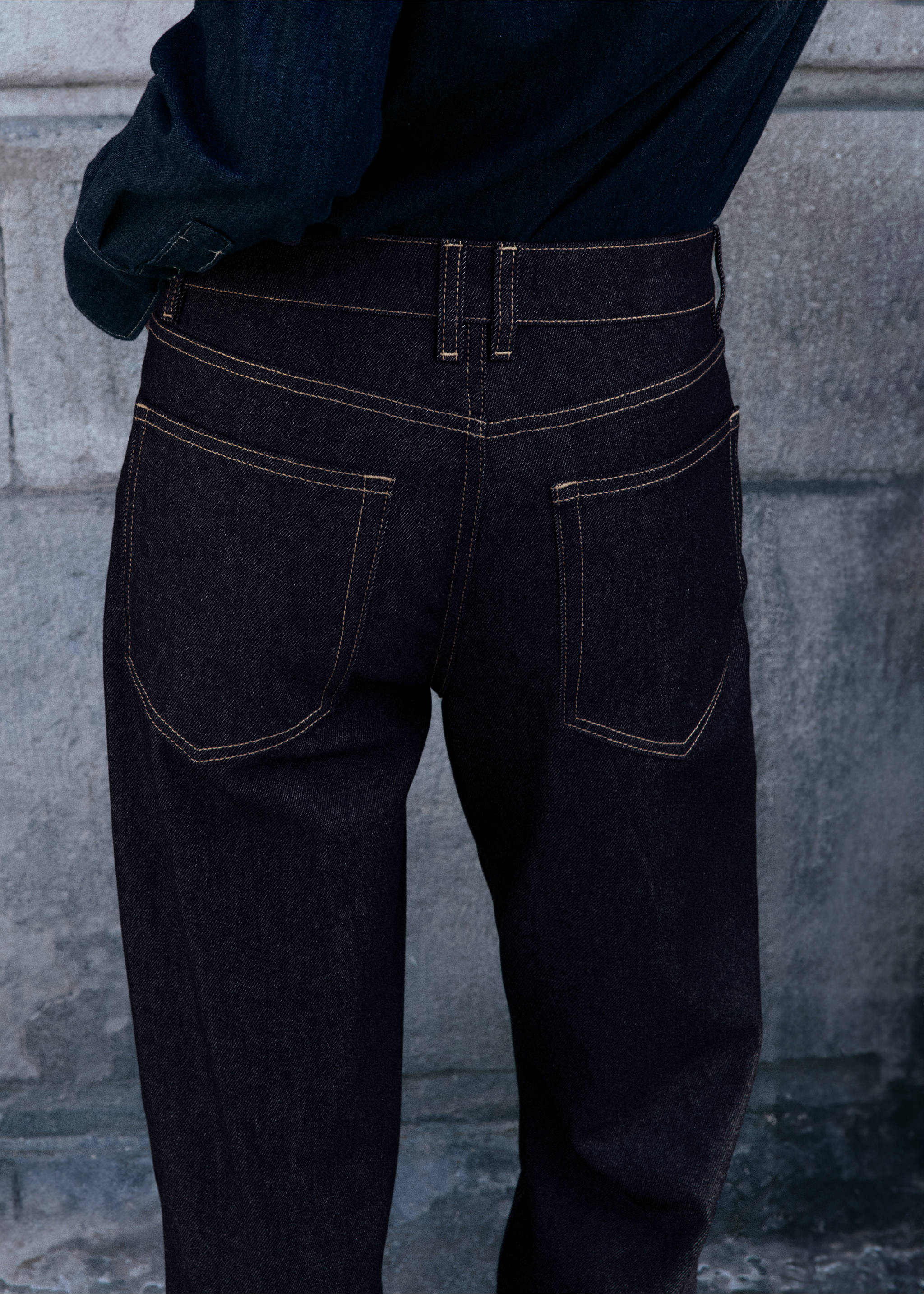 Turned-up straight jeans - Details of the article 2, Open Blue. Ref: 17049118-00.