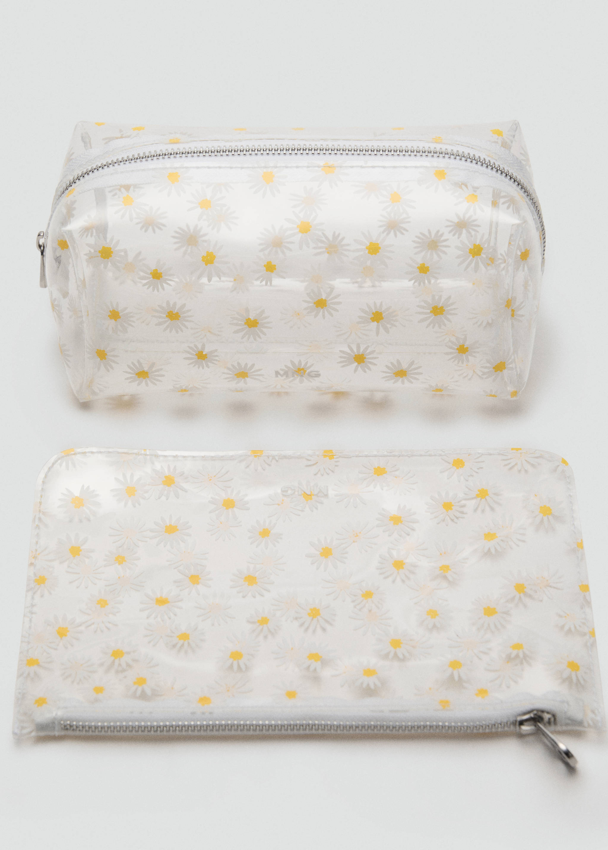Mini vinyl flower toiletry bag - Details of the article 2