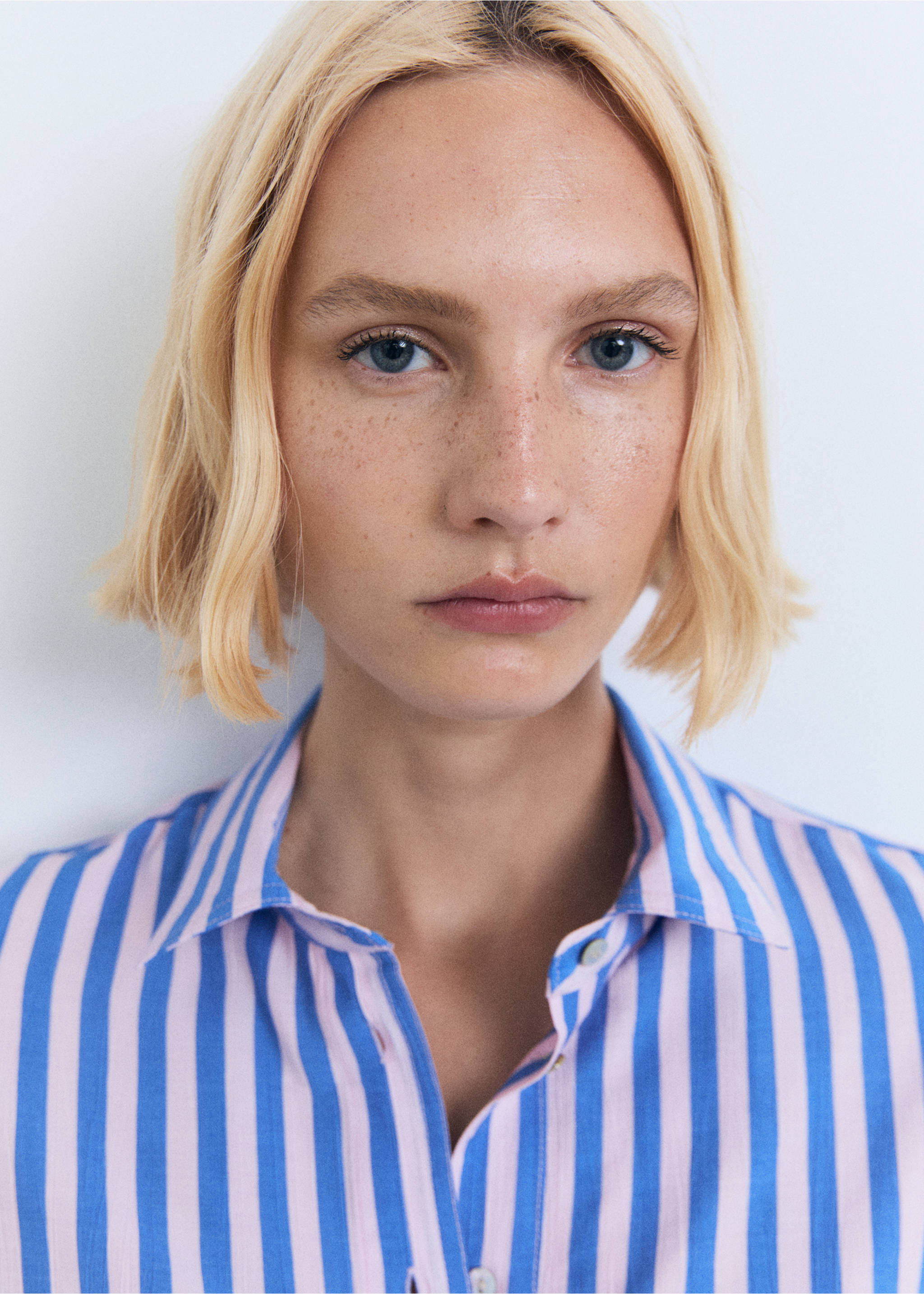 Short sleeve striped shirt - Details of the article 1, Blue. Ref: 17051154-00.