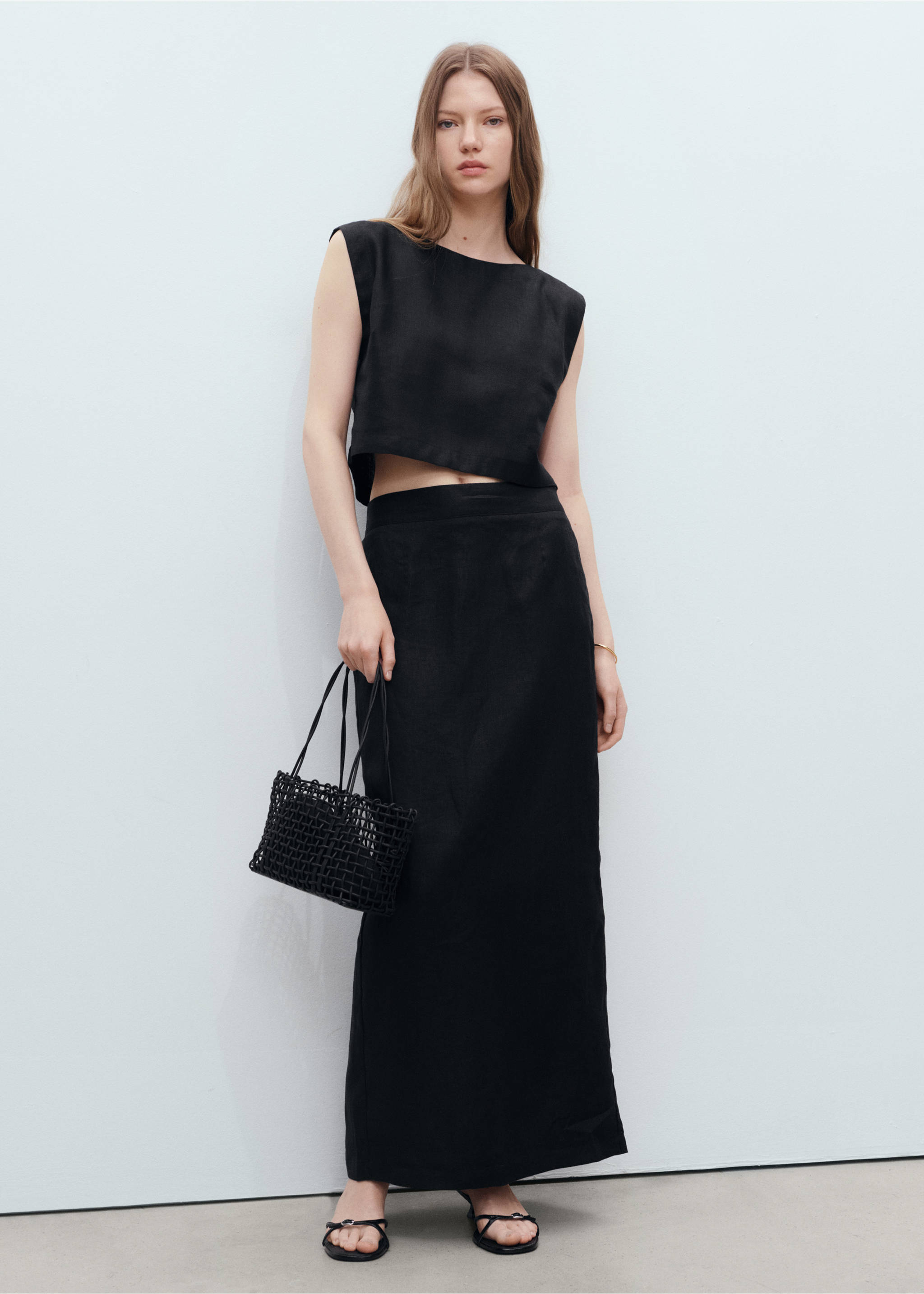 Top cropped de linho - Plano geral, Preto. Ref: 17051157-00.