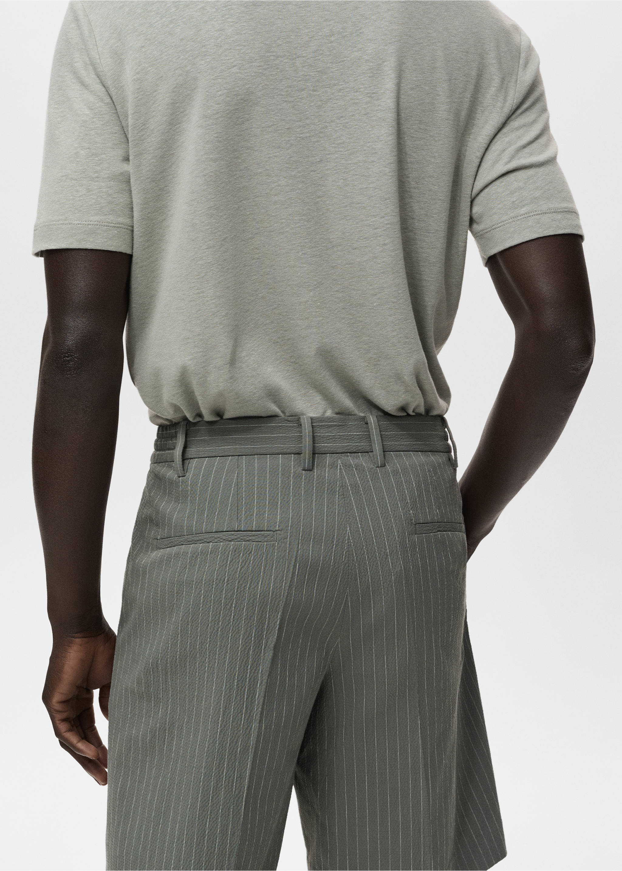 Slim-Fit-Bermudashorts im Chino-Stil aus Baumwolle - Detail des Artikels 3, Grau. Ref: 17051162-00.