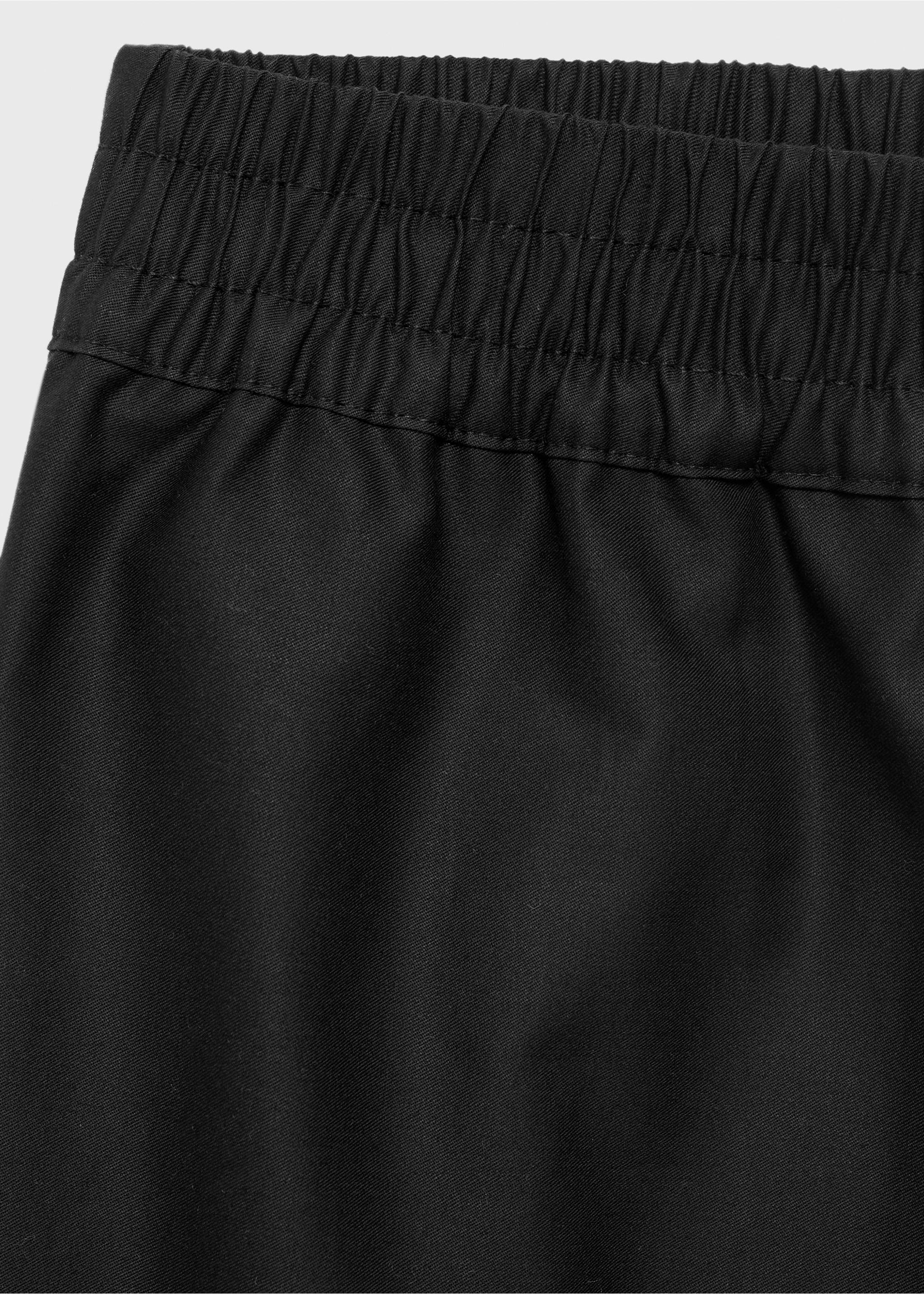 Pantaloni scurți satinați cu broderie pe margine - Detaliu al articolului 8, Negru. Ref: 17051168-00.