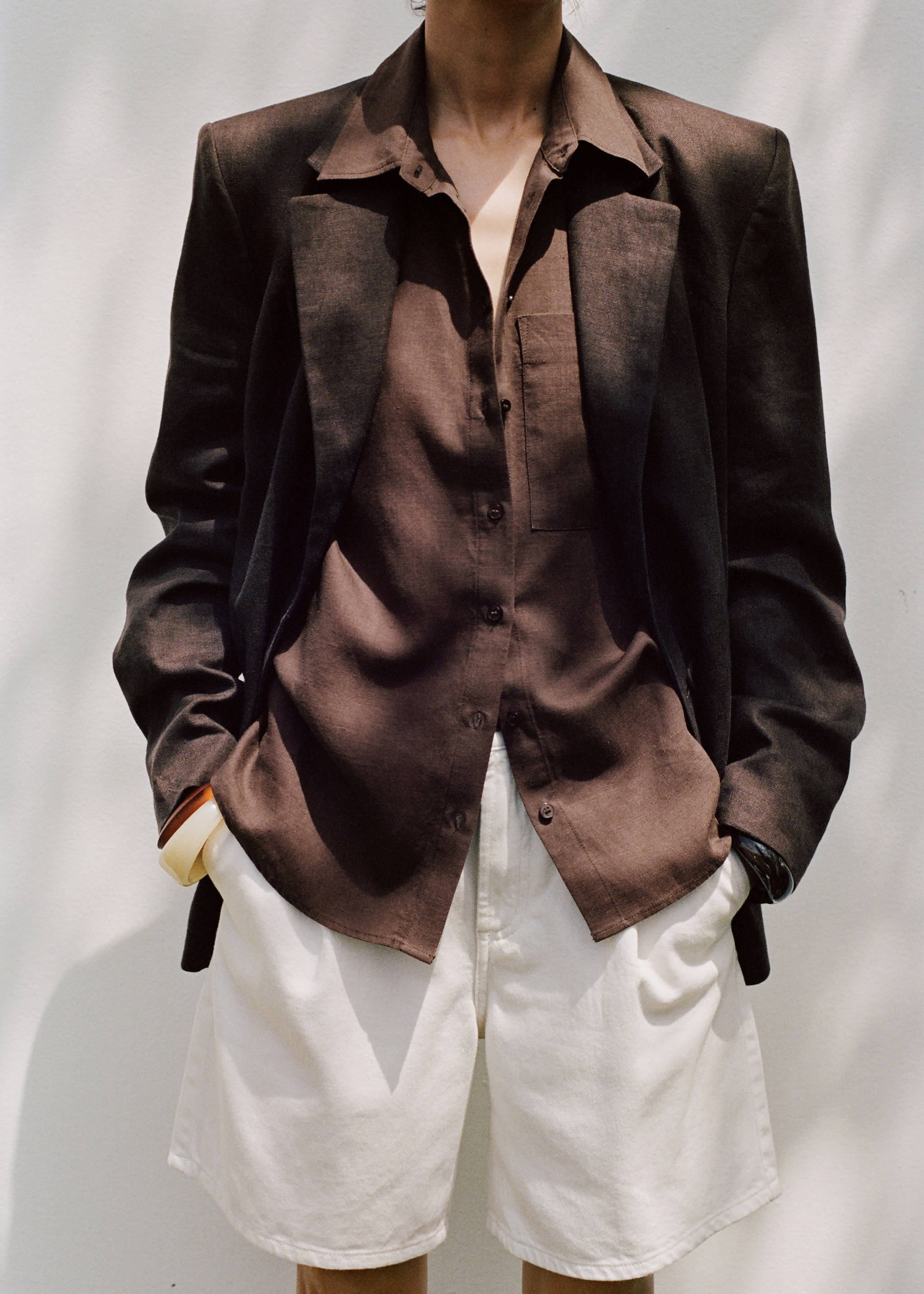 Mid-rise denim bermuda shorts with pleats - Details of the article 7