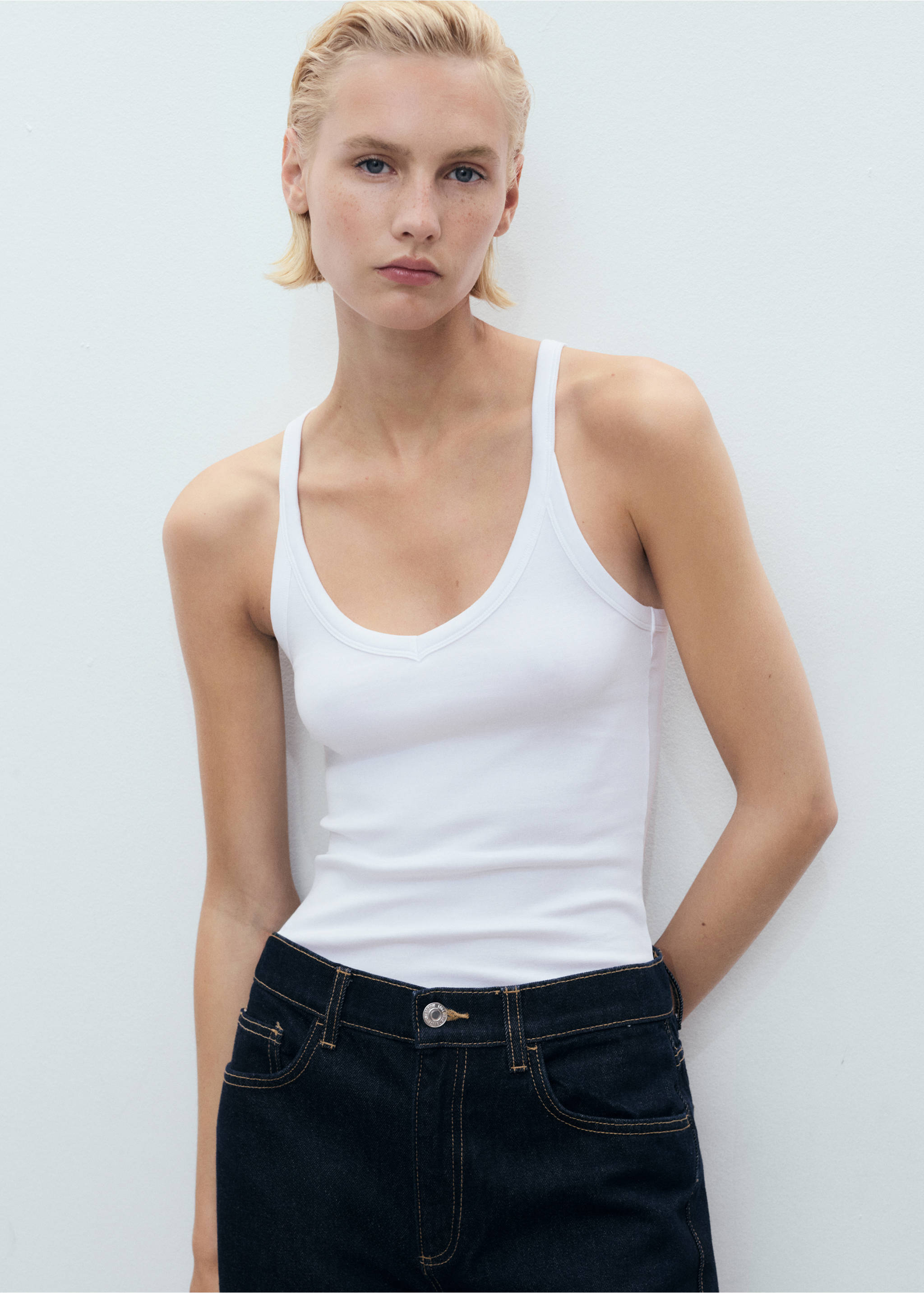 Top coton bretelles - Plan moyen, Blanc. Ref: 17051191-00.