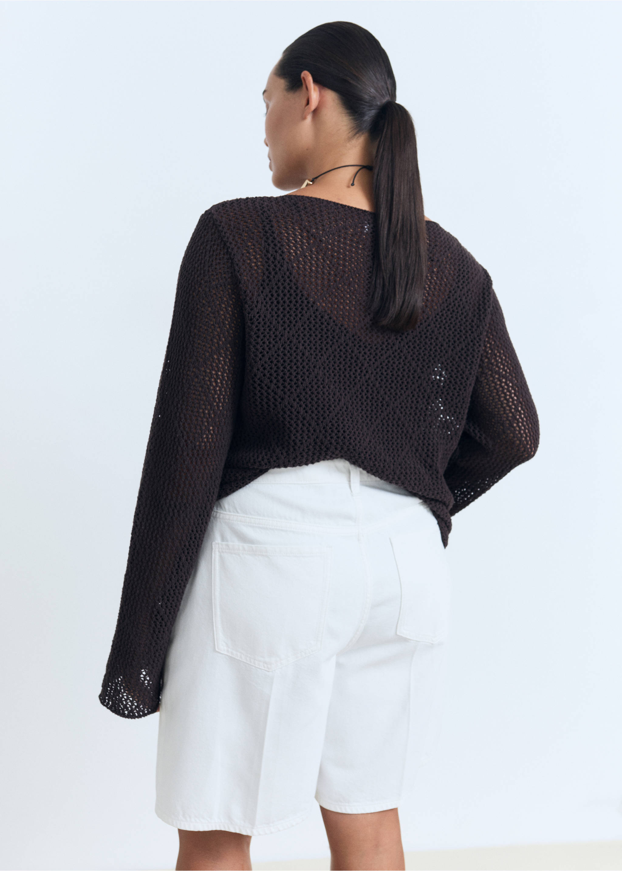 High-waist straight-fit denim shorts - Details of the article 4, White. Ref: 17051197-00.