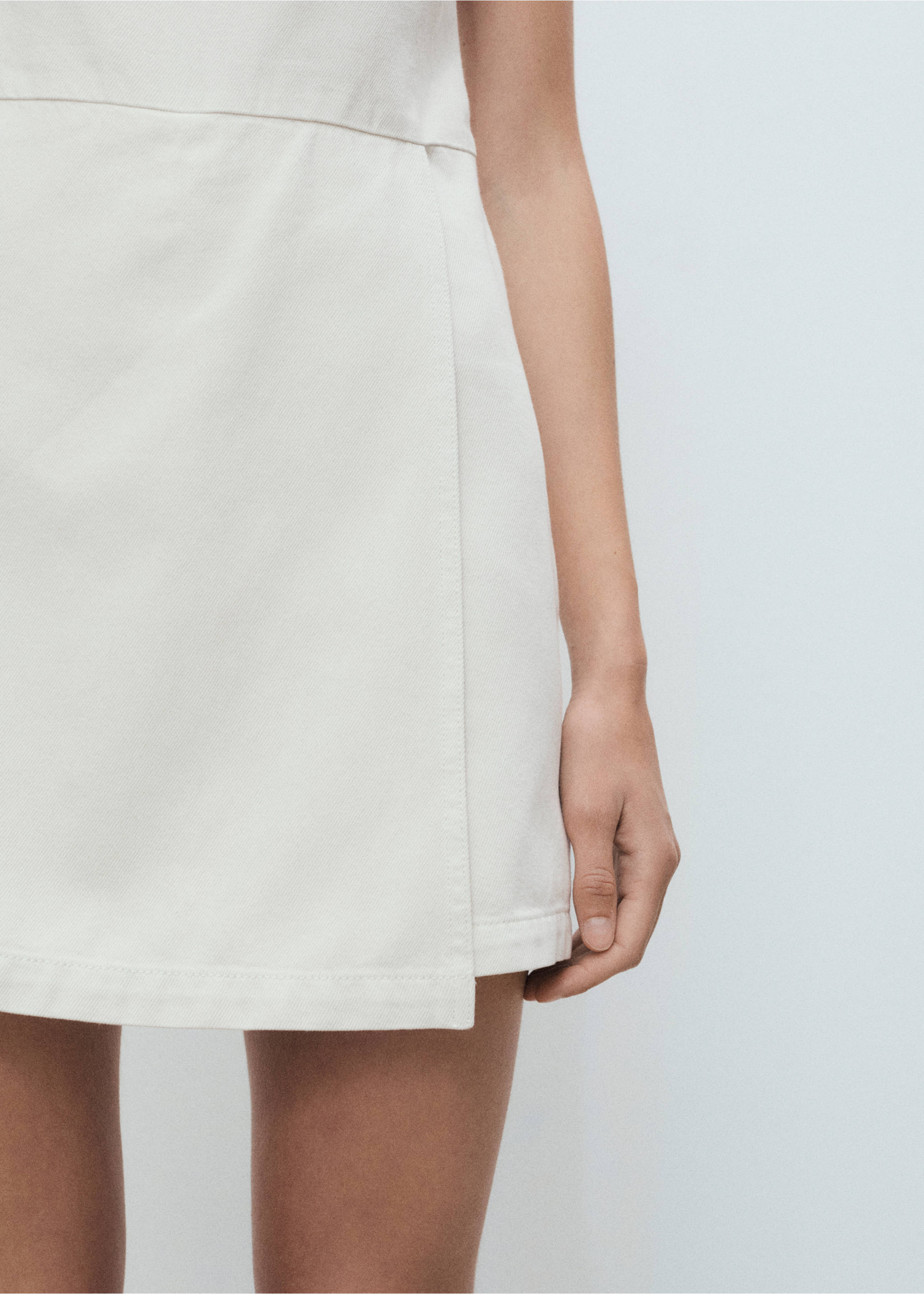Denim pinafore - Details of the article 3, White. Ref: 17051198-00.