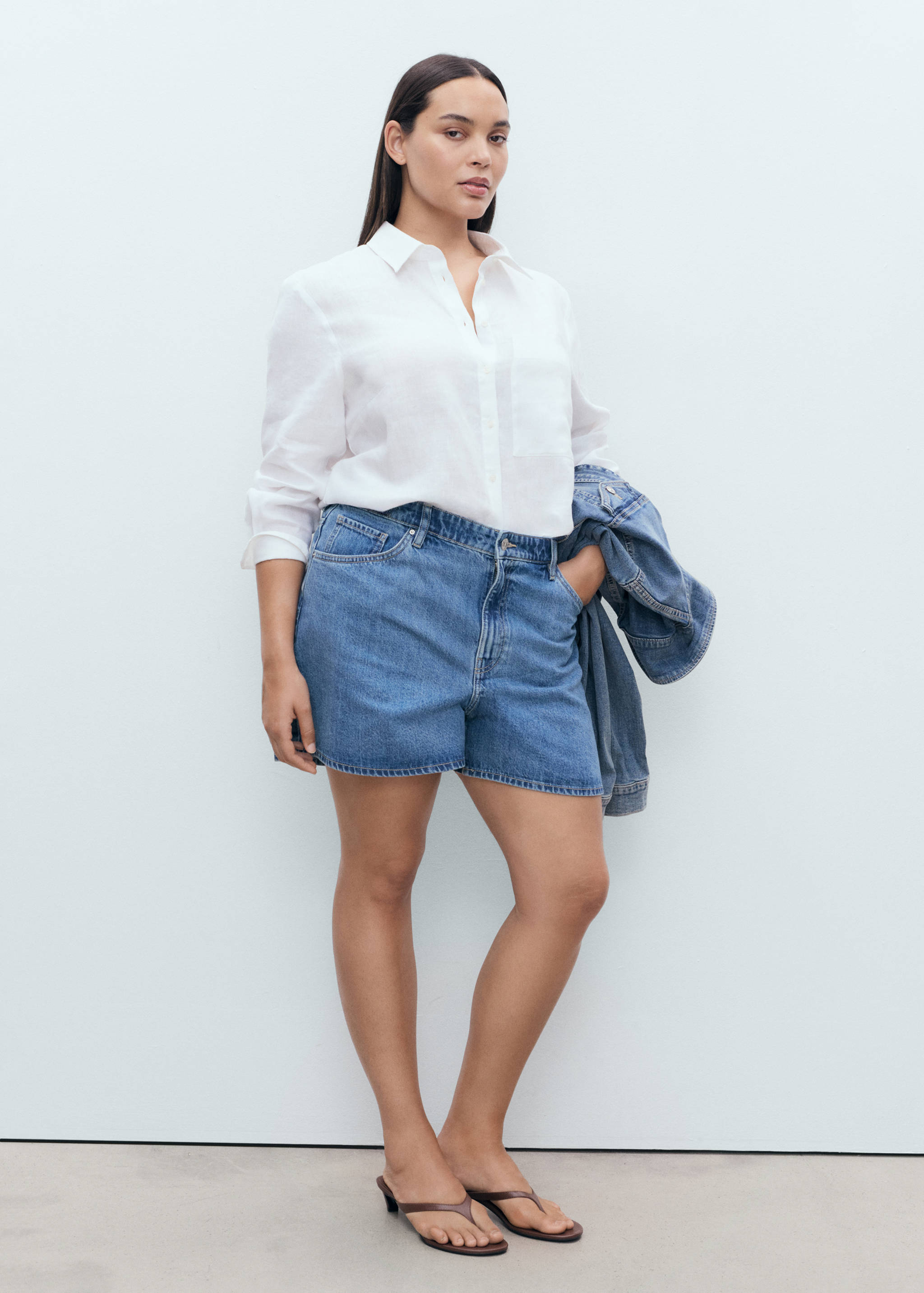 High-waisted straight-fit denim shorts - Details of the article 3