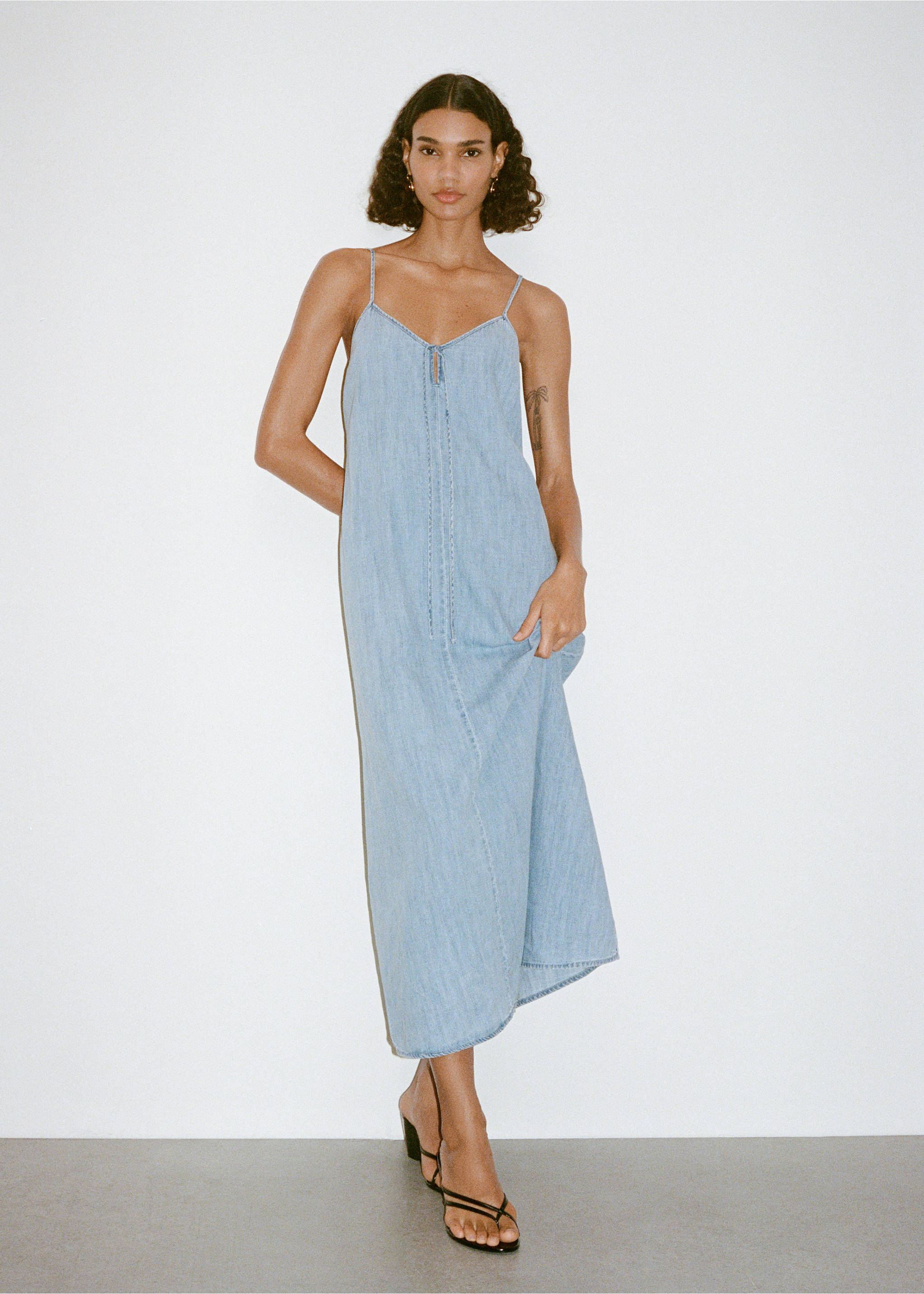 Strappy denim dress - Details of the article 7, Medium Blue. Ref: 17051208-00.
