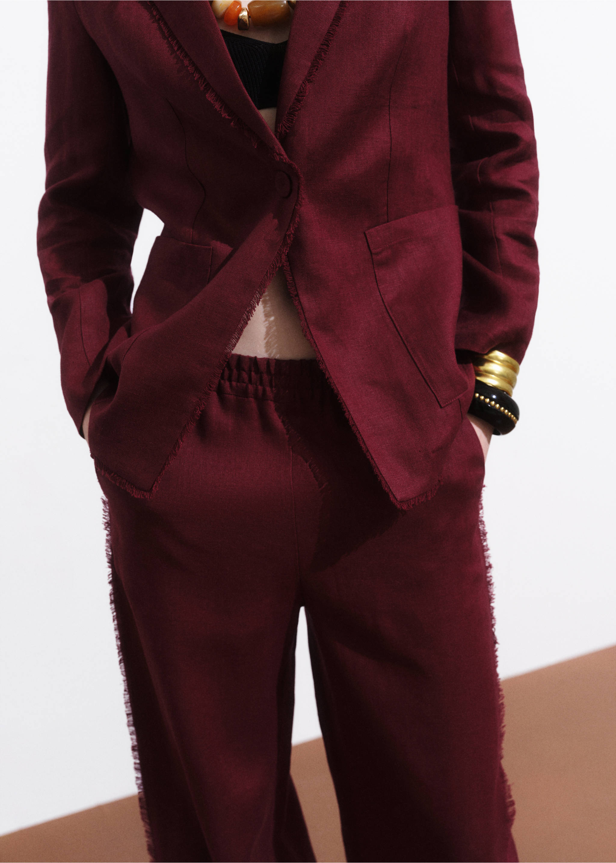 Linen suit trousers with frayed ends - Details of the article 6, Wine. Ref: 17051215-00.