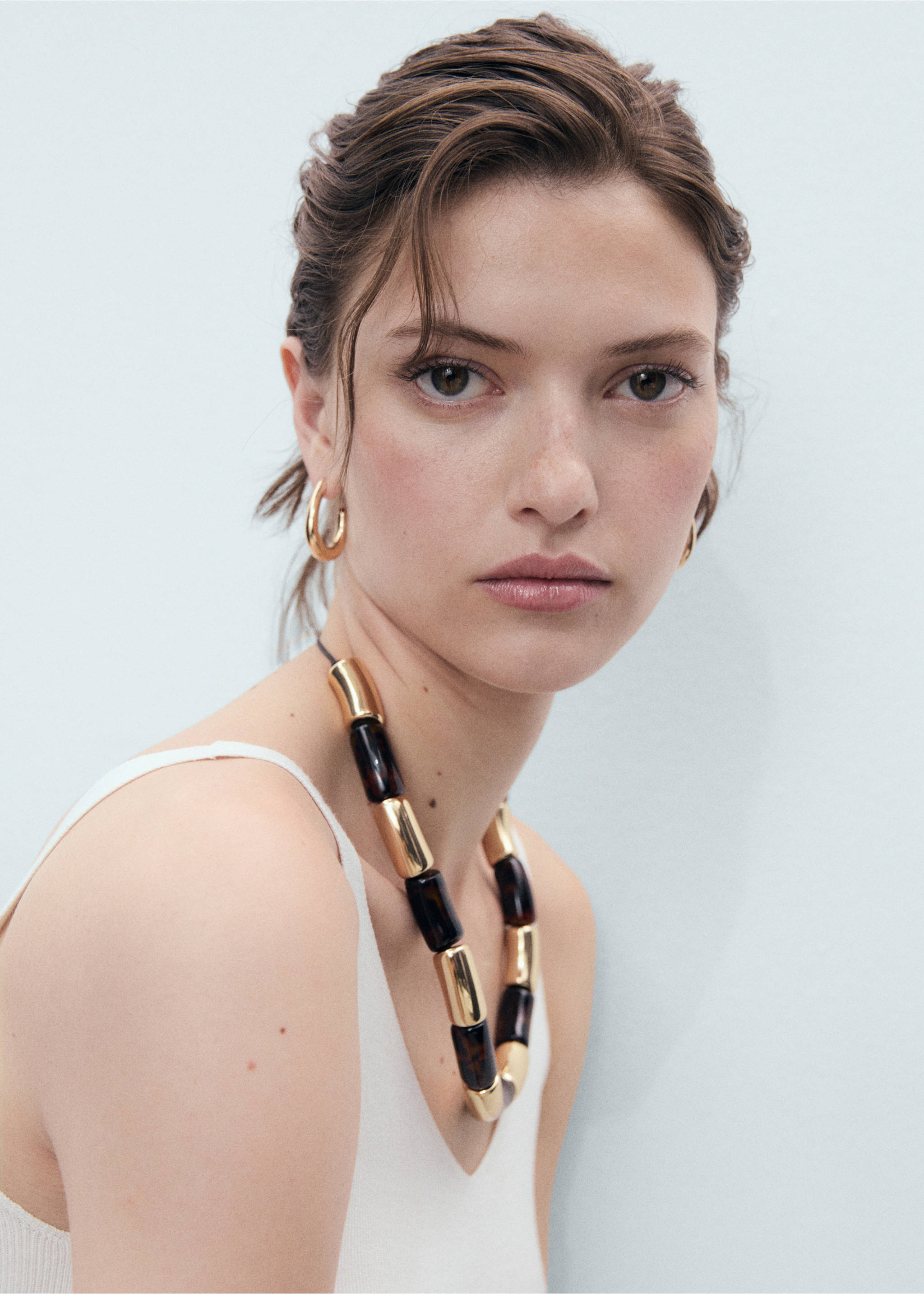 Úpletový top s výstřihem do V - Detail zboží 1, Béžová. Ref: 17051217-00.