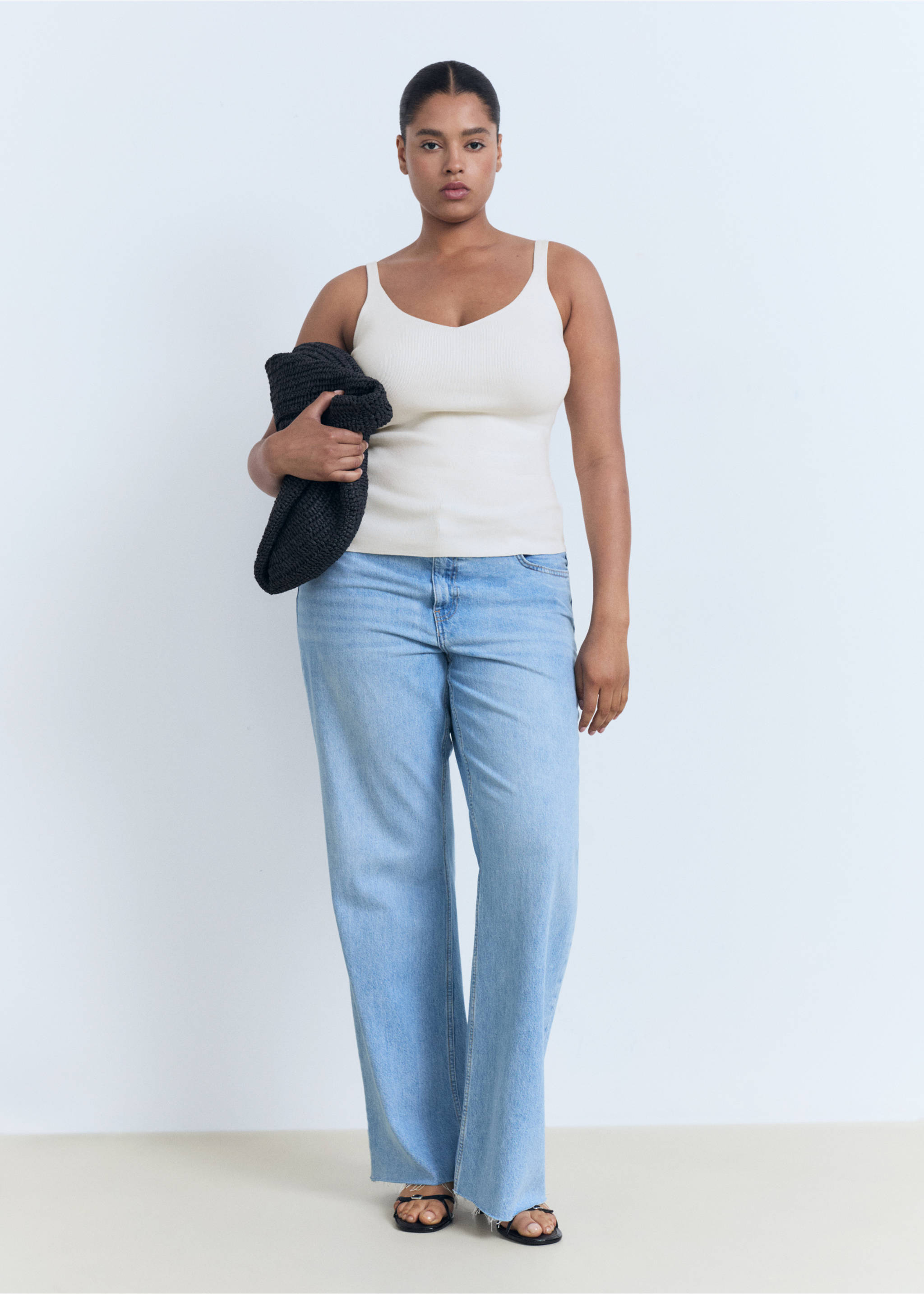 Úpletový top s výstřihem do V - Detail zboží 3, Béžová. Ref: 17051217-00.