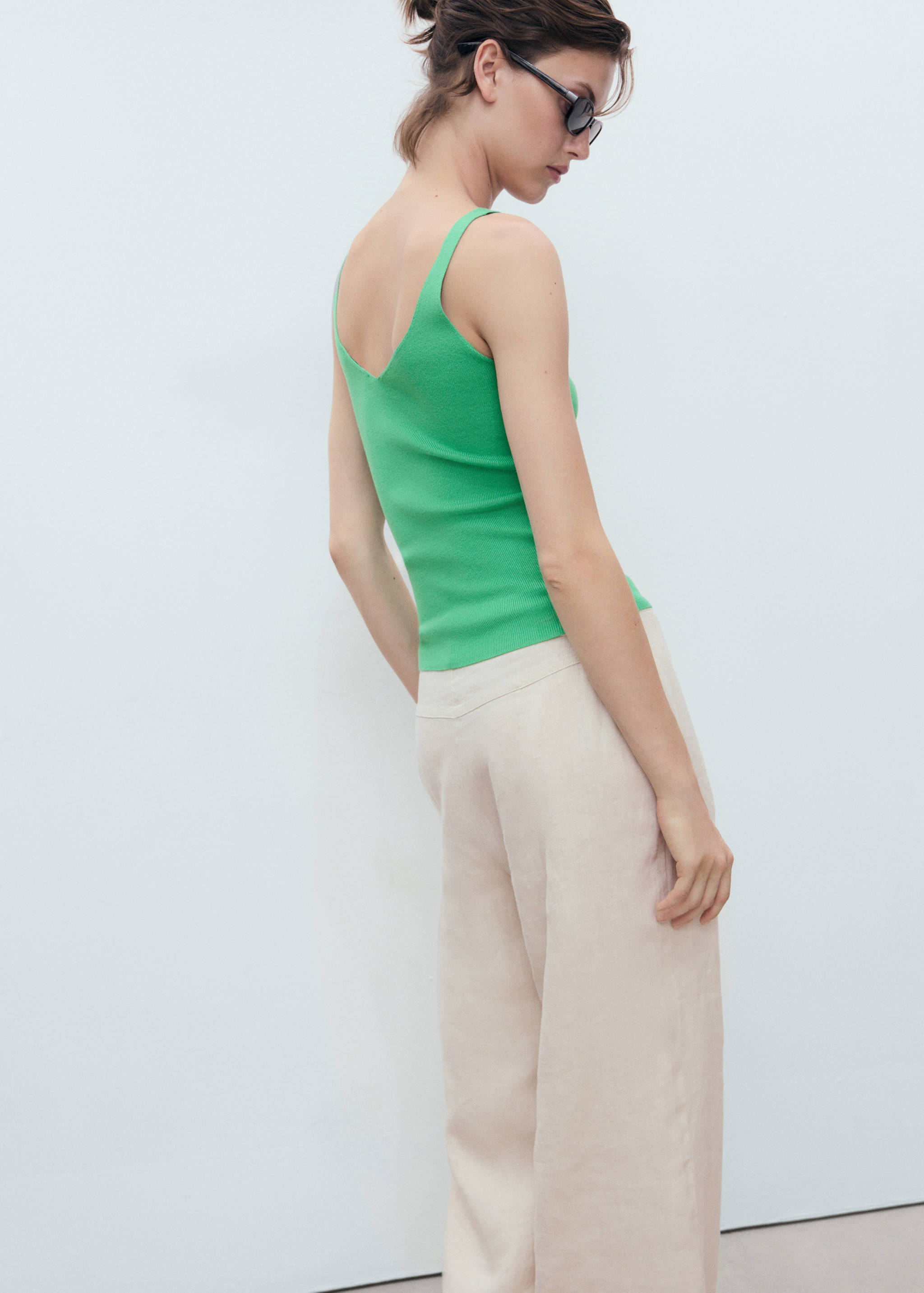 Úpletový top s výstřihem do V - Zadní strana zboží