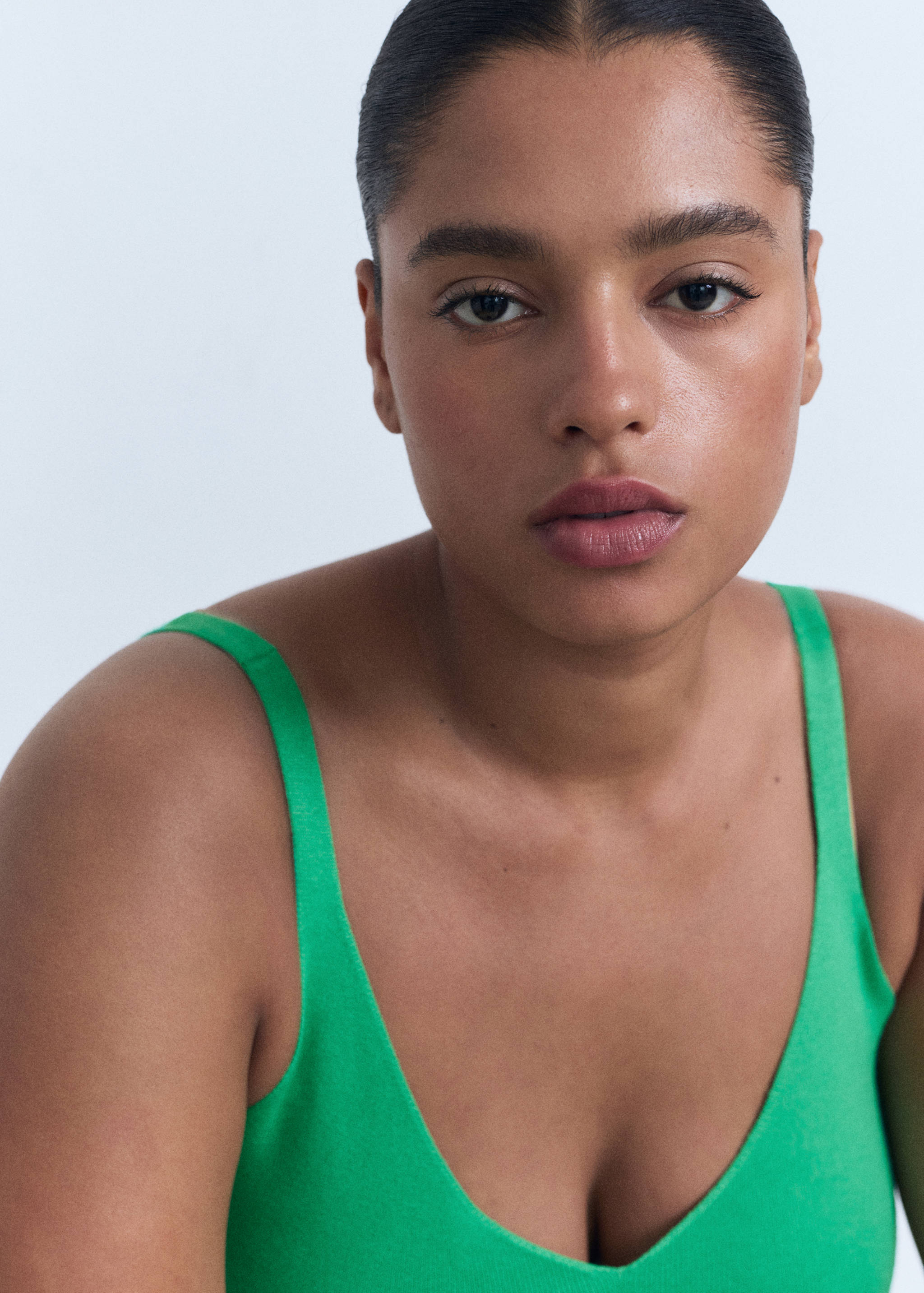 Úpletový top s výstřihem do V - Detail zboží 4