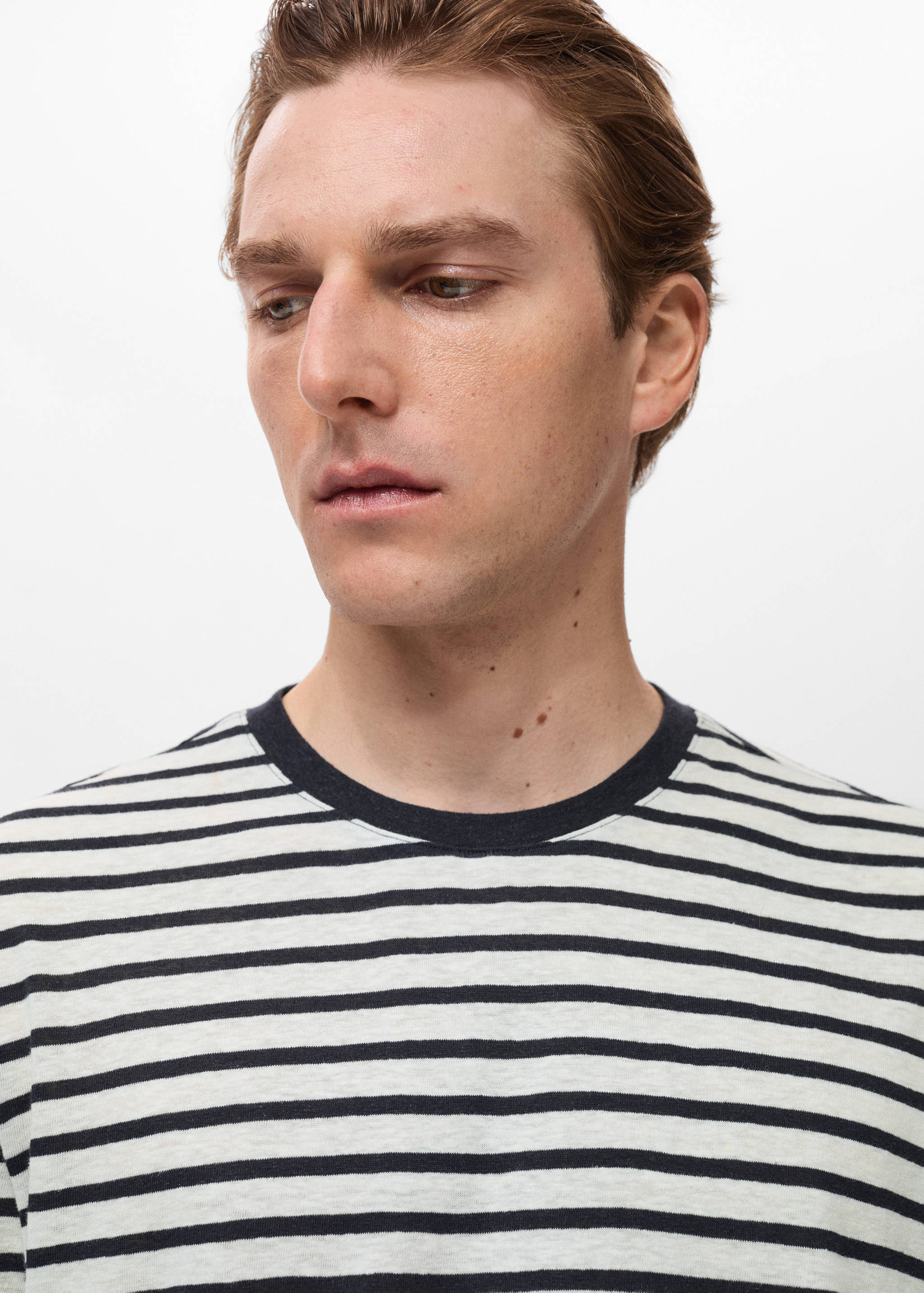 Striped slim-fit linen t-shirt - Details of the article 1