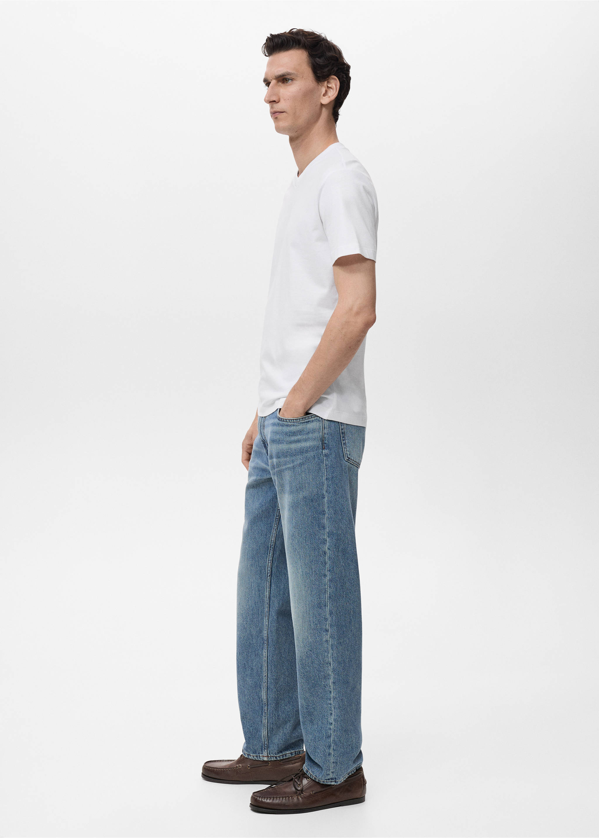 V-neck T-shirt - Details of the article 2, White. Ref: 17051229-00.