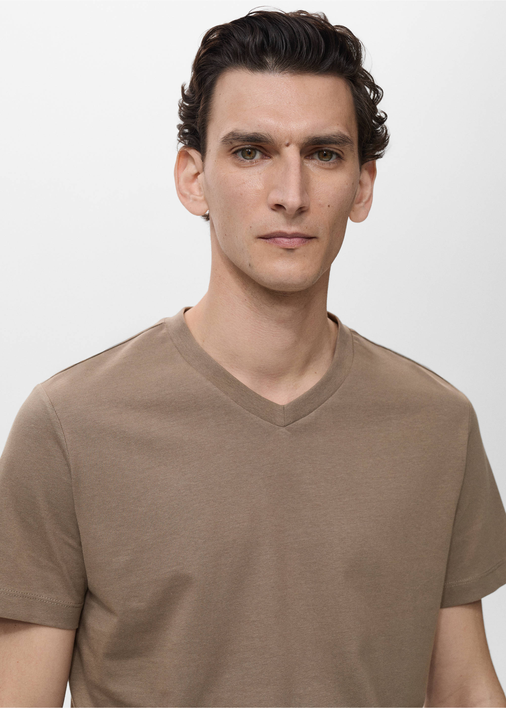 V-neck T-shirt - Details of the article 1, Brown. Ref: 17051229-00.