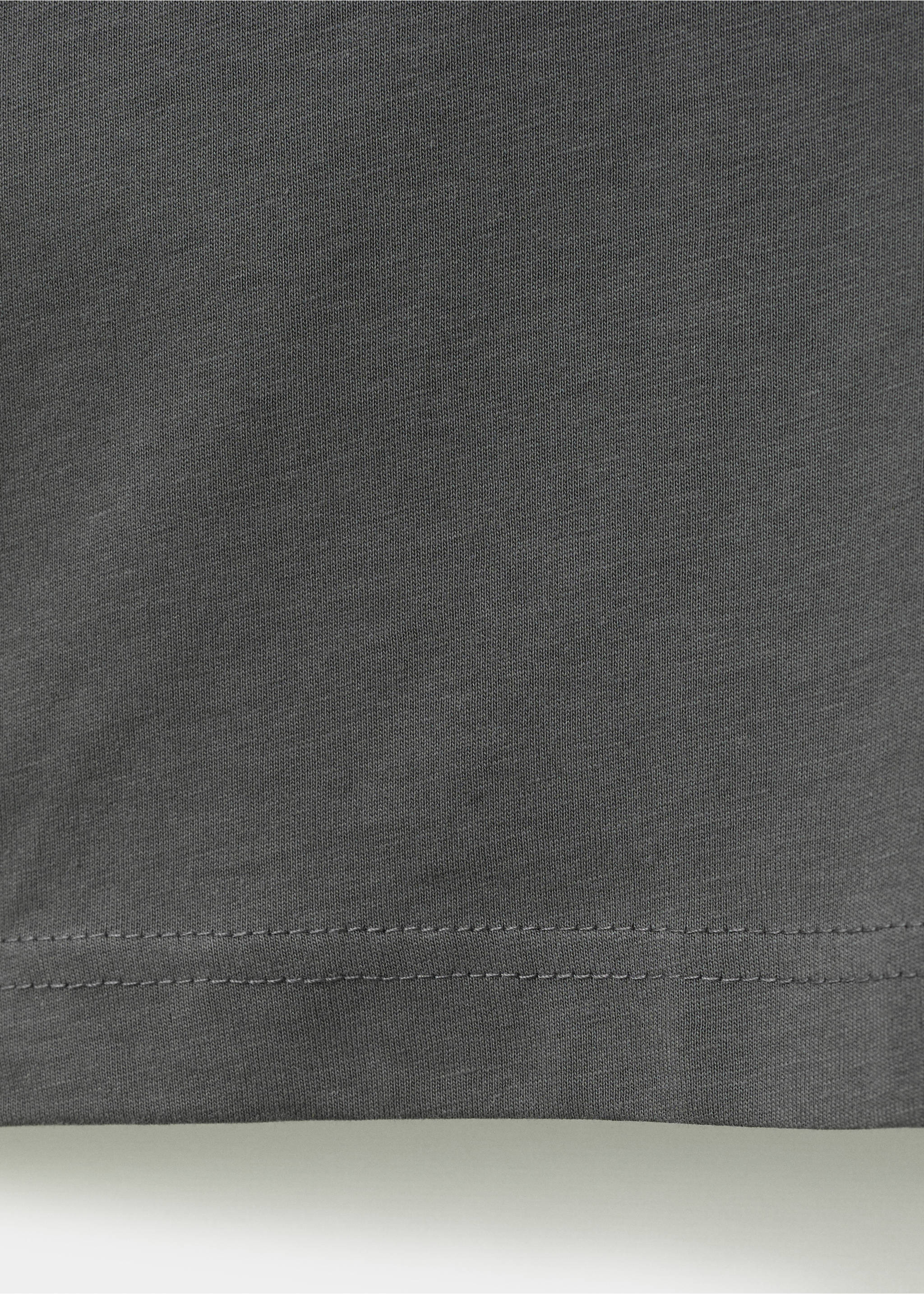 V-neck T-shirt - Details of the article 8, Charcoal. Ref: 17051229-00.
