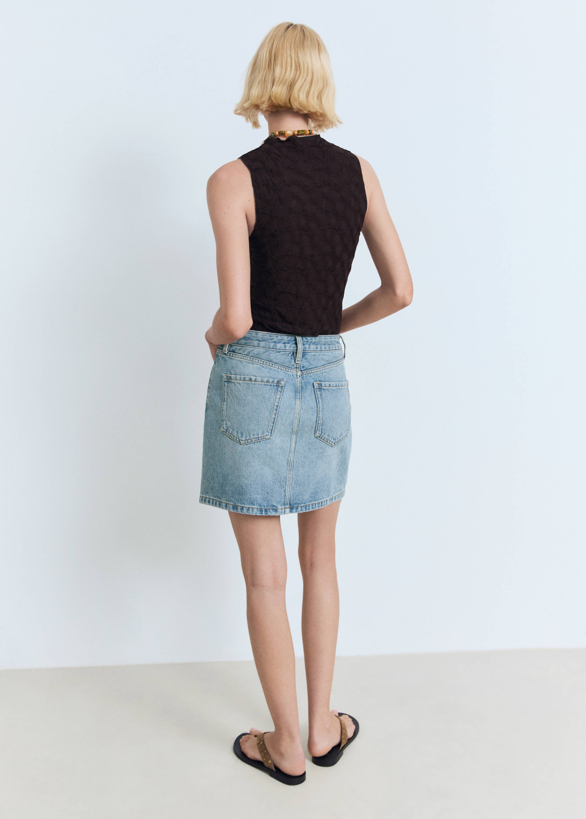 Short denim skirt - Reverse of the article